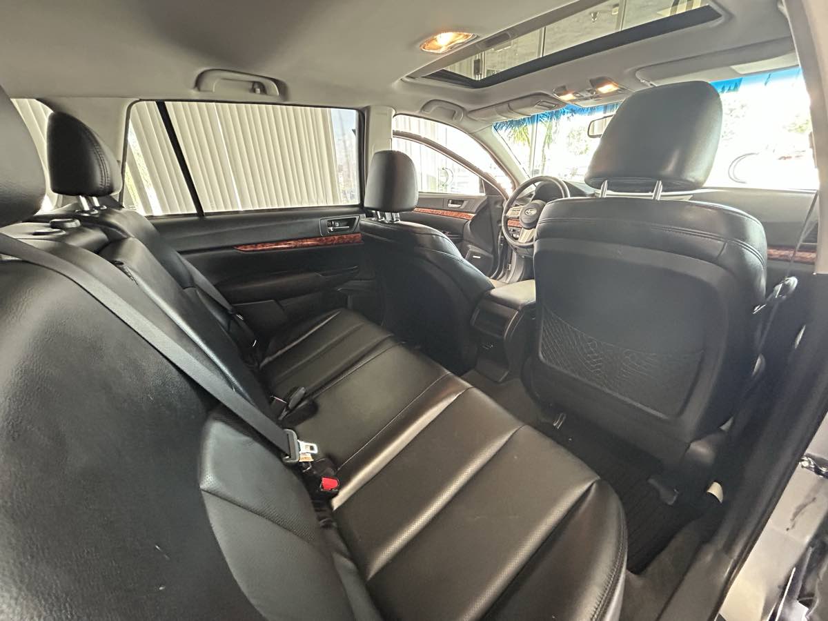 2011 Subaru Outback 2.5i Limited photo 35