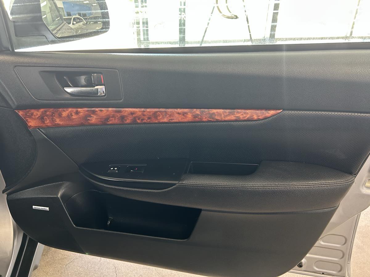 2011 Subaru Outback 2.5i Limited photo 36