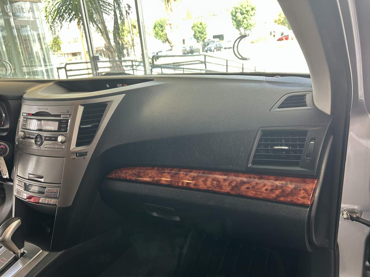 2011 Subaru Outback 2.5i Limited photo 40