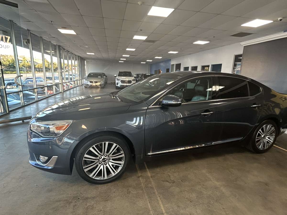 2014 Kia Cadenza Premium photo 3