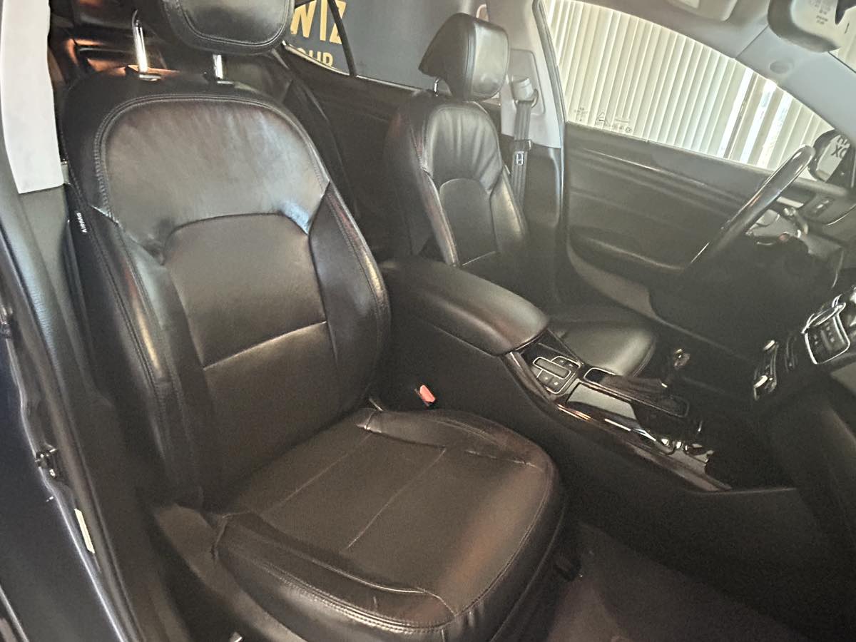 2014 Kia Cadenza Premium photo 13