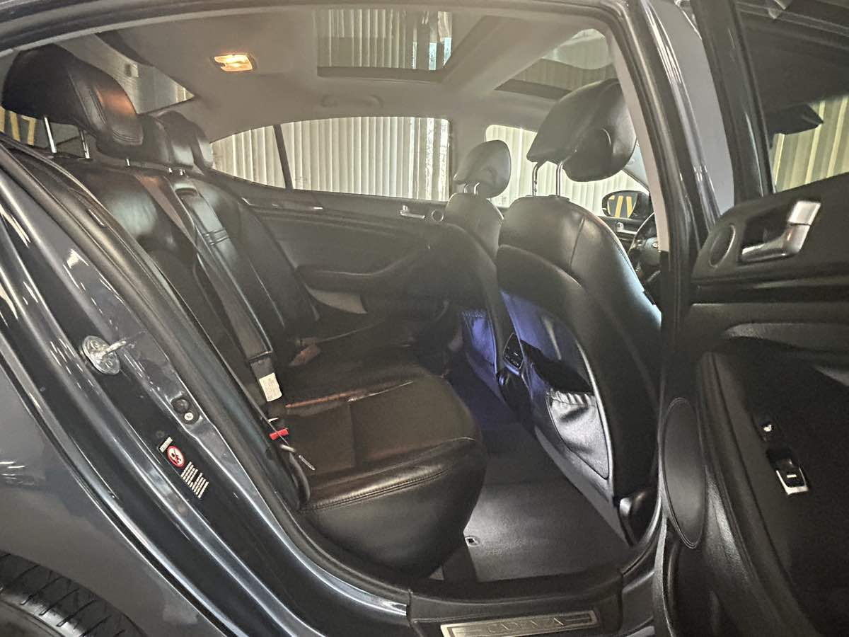 2014 Kia Cadenza Premium photo 16