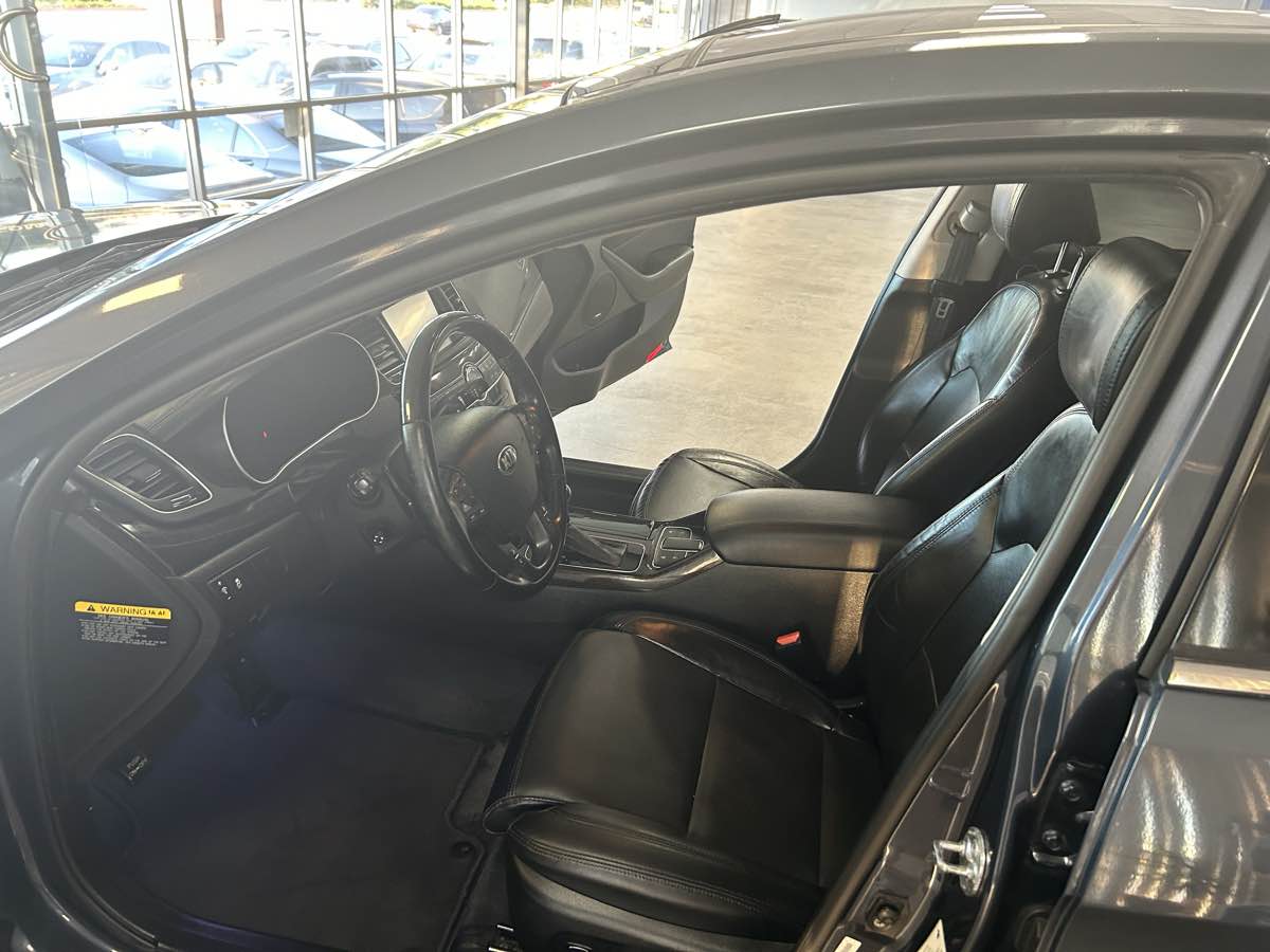 2014 Kia Cadenza Premium photo 21