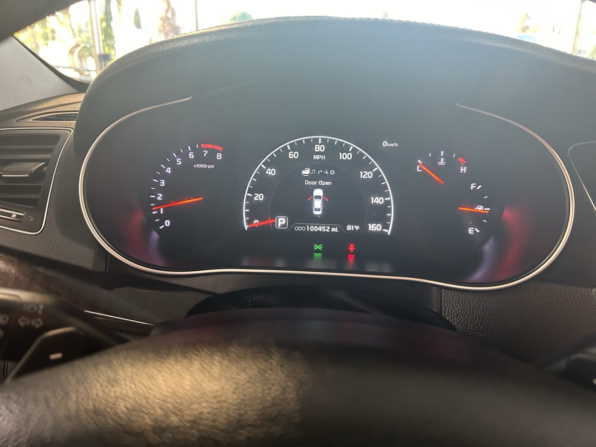 2014 Kia Cadenza Premium photo 24