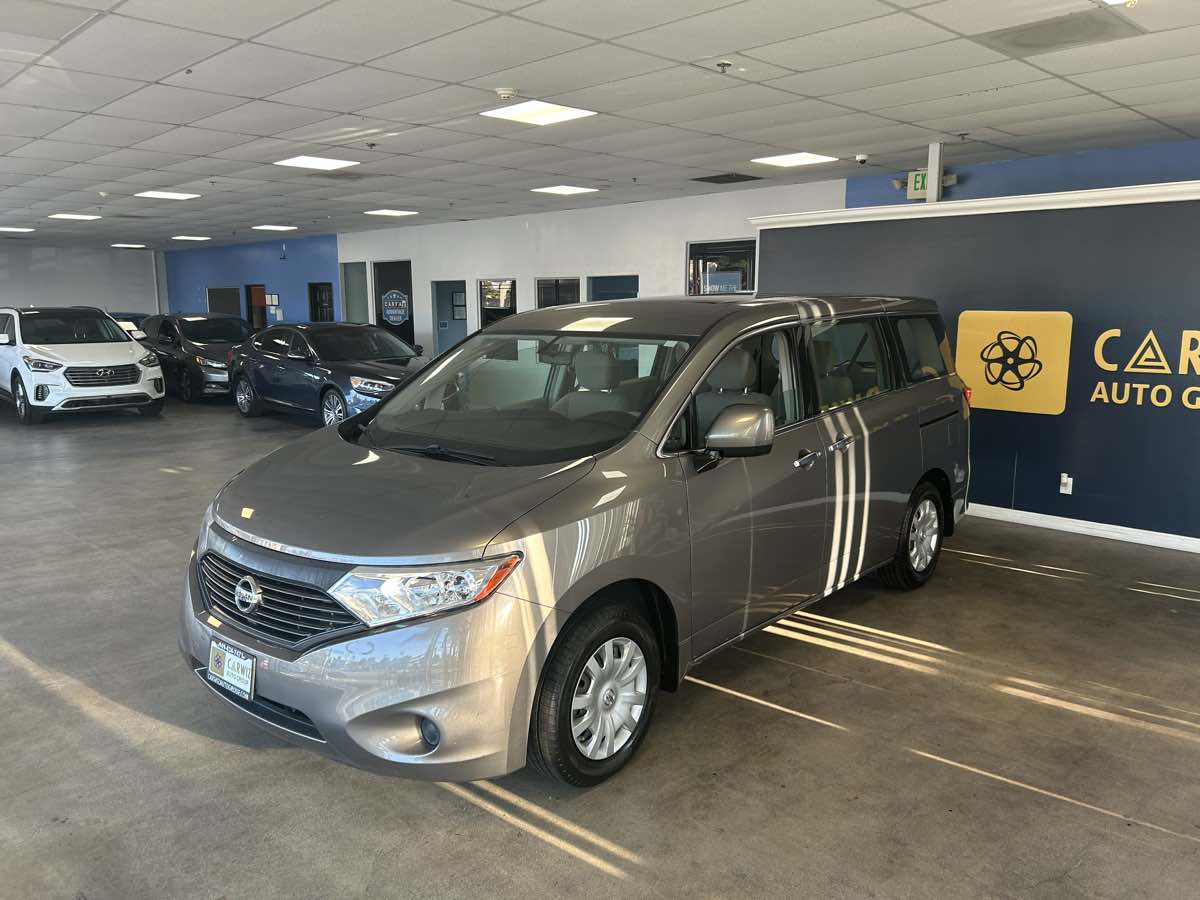 2015 Nissan Quest S photo 2