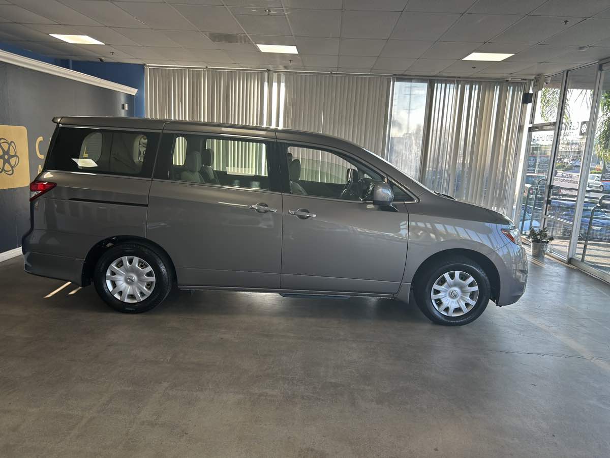 2015 Nissan Quest S photo 4