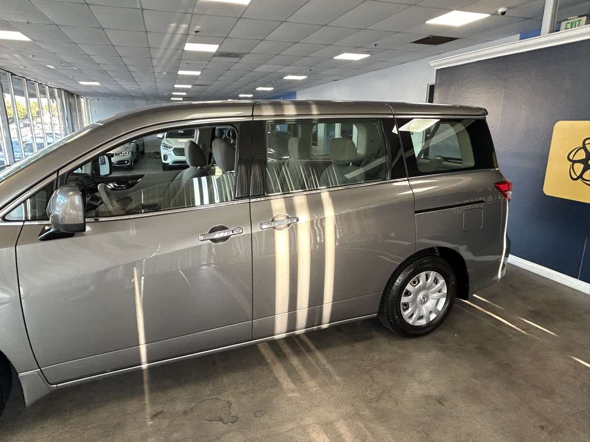 2015 Nissan Quest S photo 9