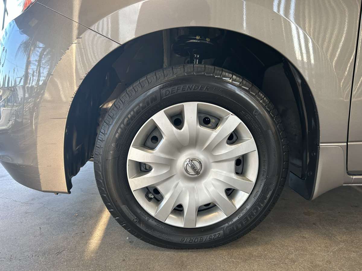 2015 Nissan Quest S photo 16