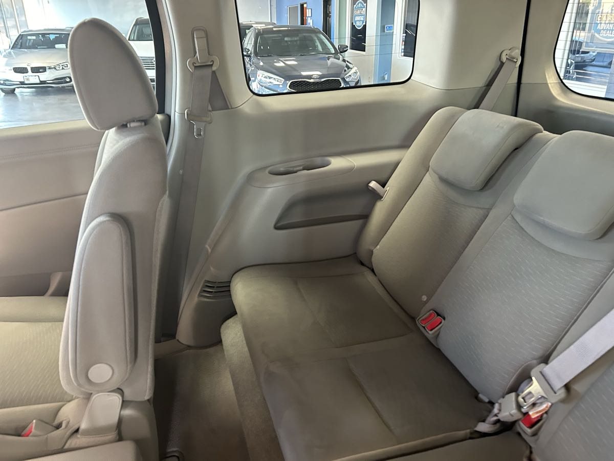 2015 Nissan Quest S photo 20