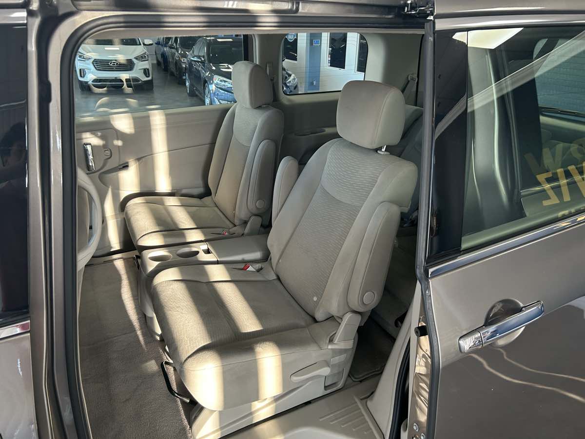 2015 Nissan Quest S photo 21