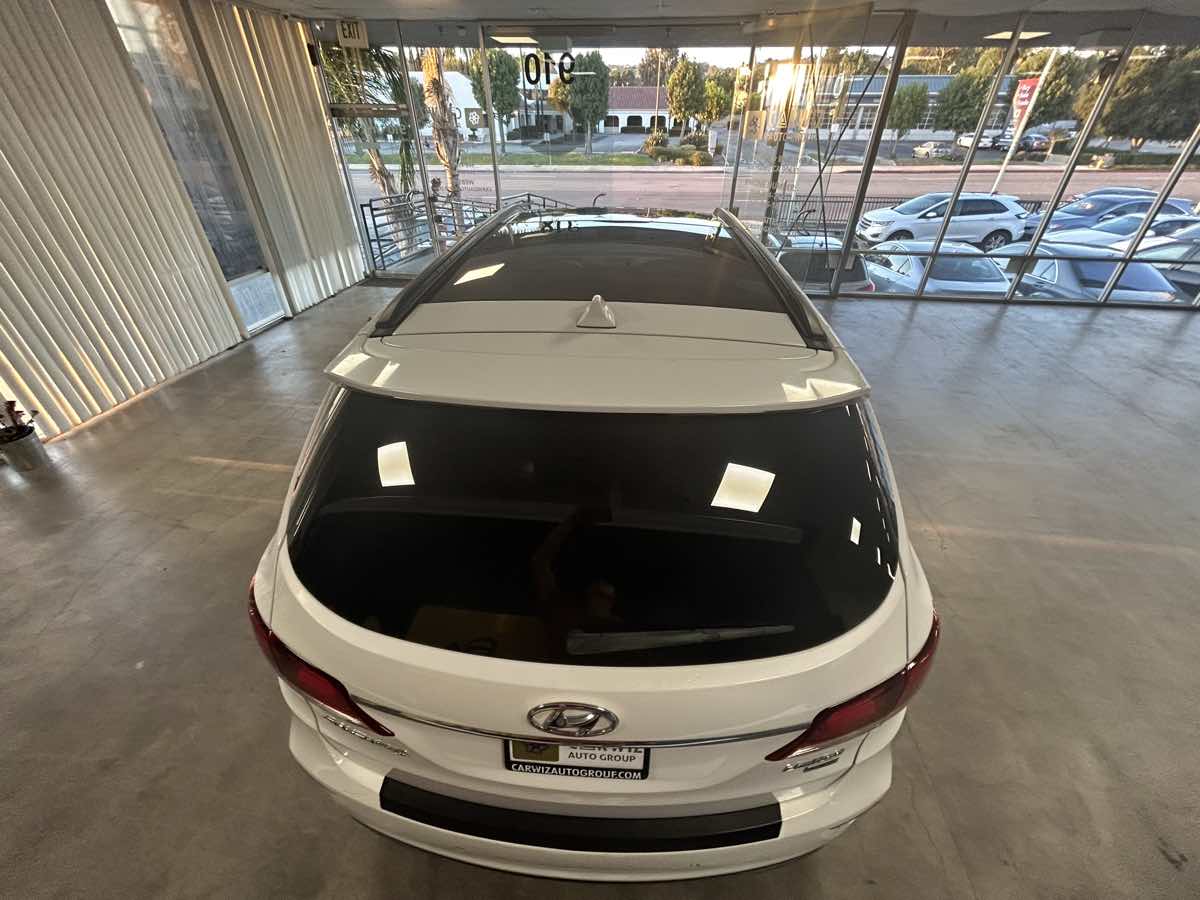 2017 Hyundai Santa Fe Limited Ultimate photo 12