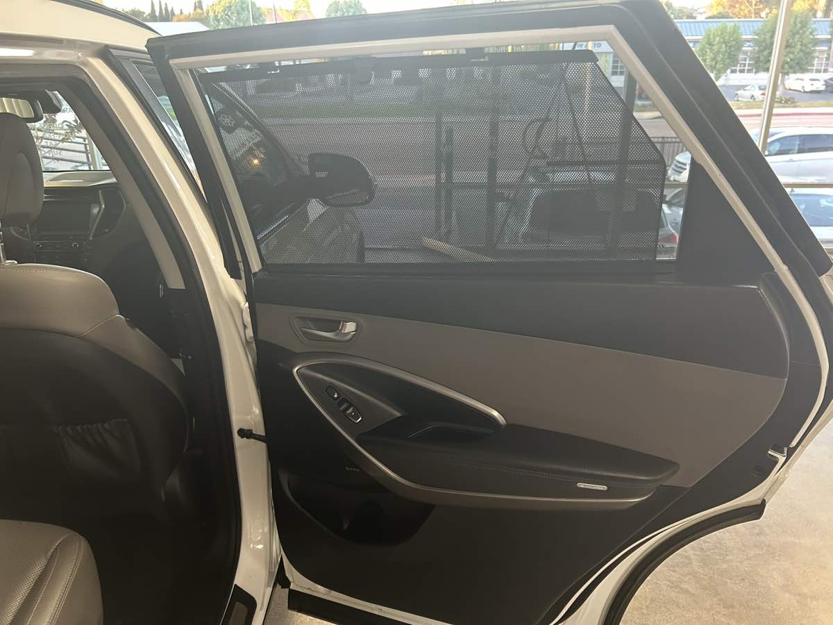 2017 Hyundai Santa Fe Limited Ultimate photo 18
