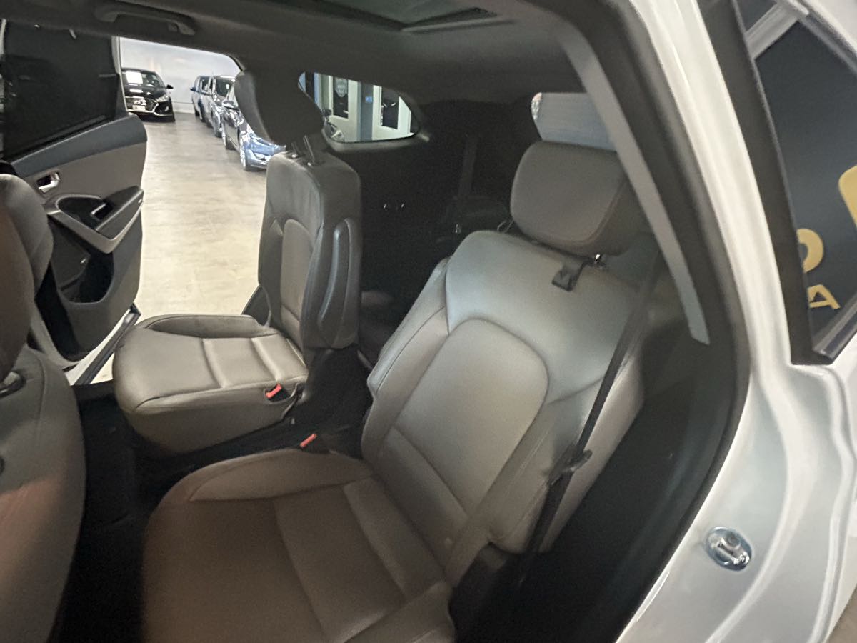 2017 Hyundai Santa Fe Limited Ultimate photo 21