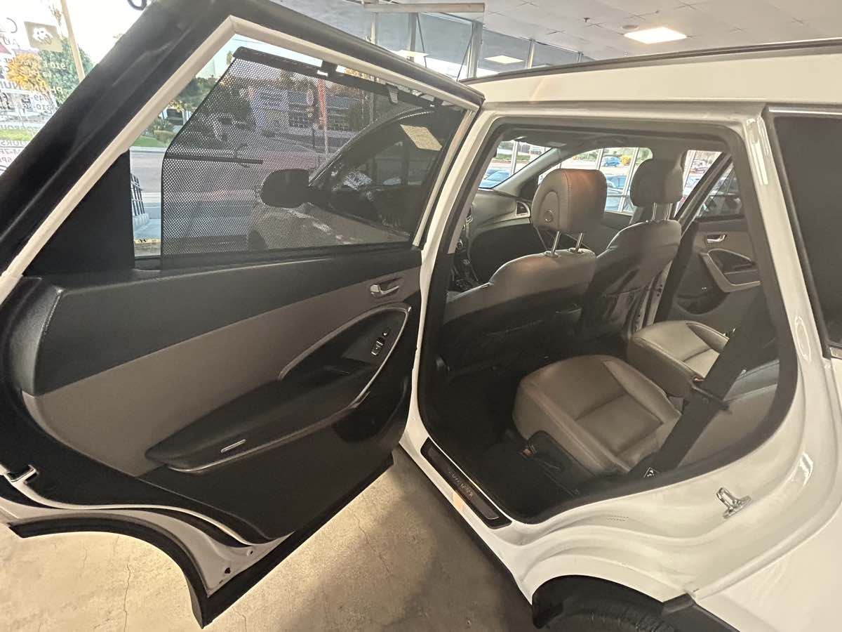 2017 Hyundai Santa Fe Limited Ultimate photo 22
