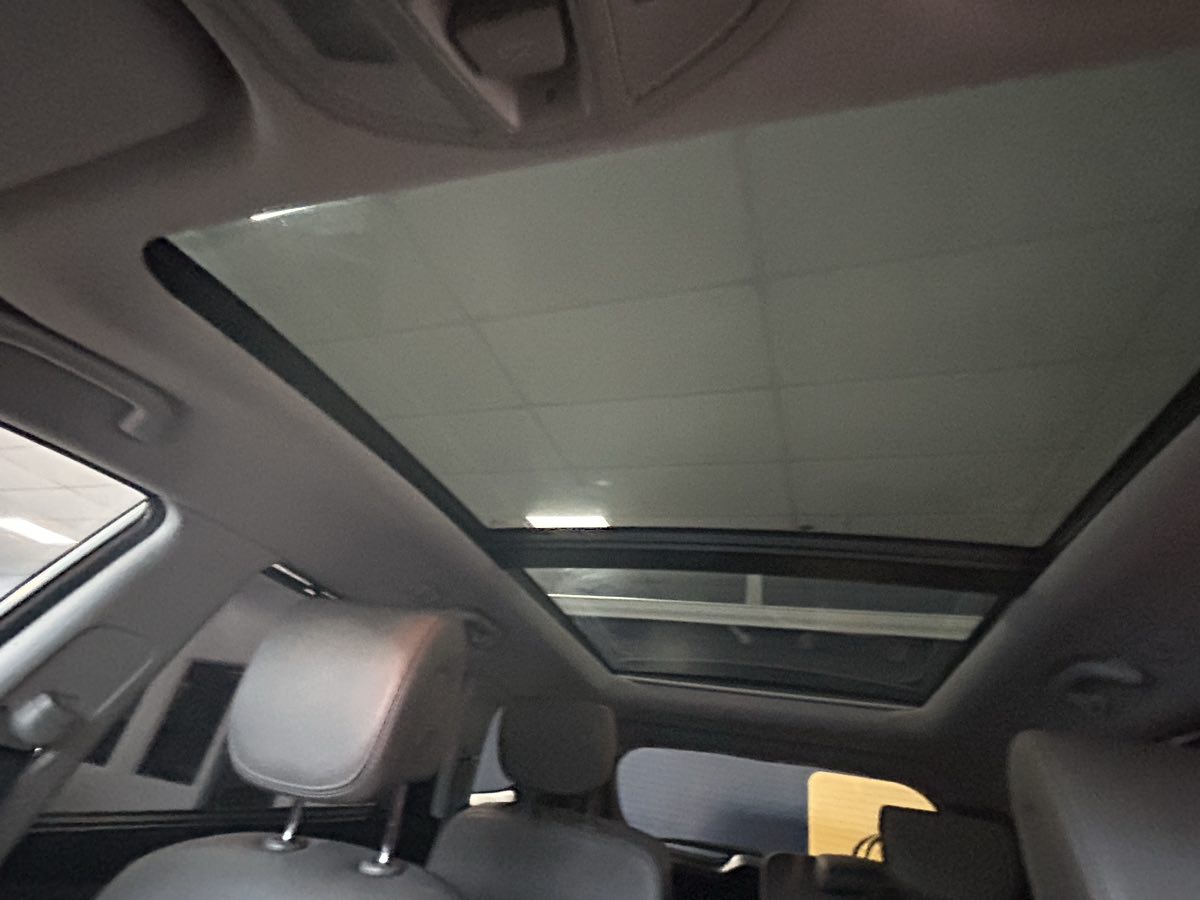 2017 Hyundai Santa Fe Limited Ultimate photo 29