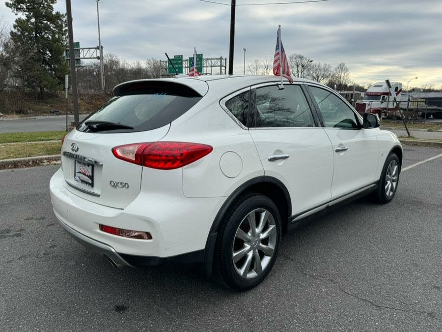 2017 Infiniti QX50 photo 8