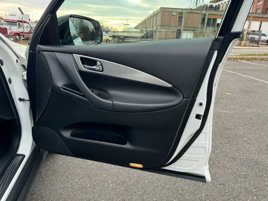2017 Infiniti QX50 photo 10