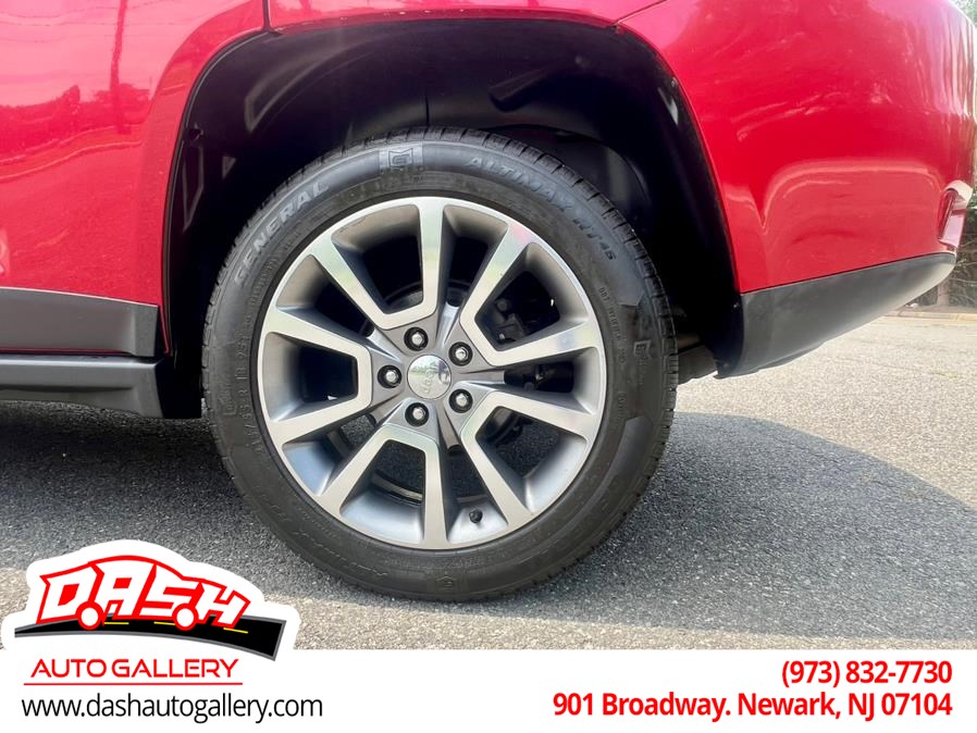 2017 Jeep Compass Sport photo 16