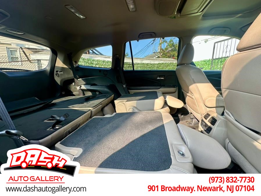 2020 Honda Pilot Touring photo 25