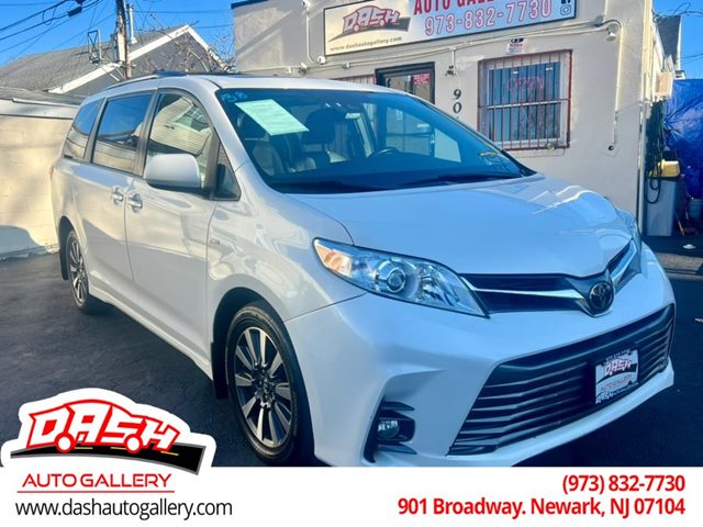 White 2018 Toyota Sienna XLE Premium 7-Passenger AWD Minivan All-Wheel Drive Automatic