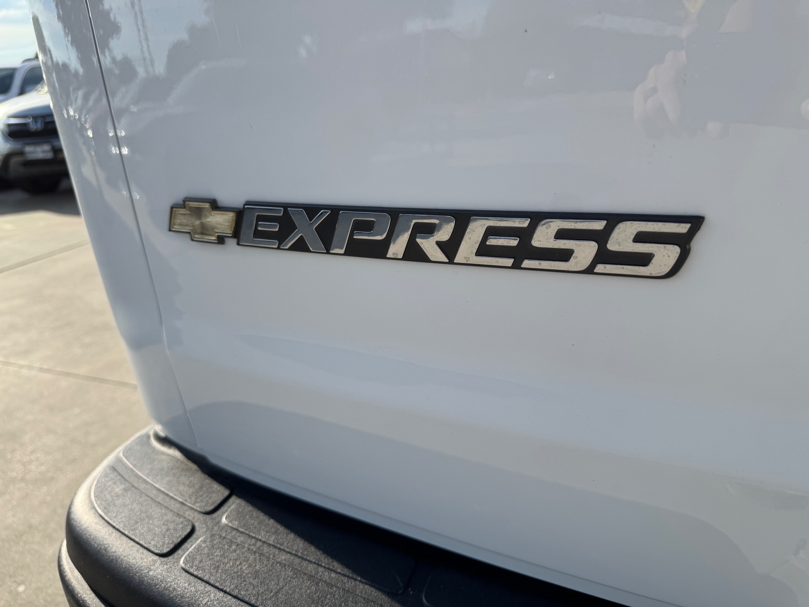 2023 Chevrolet Express Cargo Work Van - Photo 10