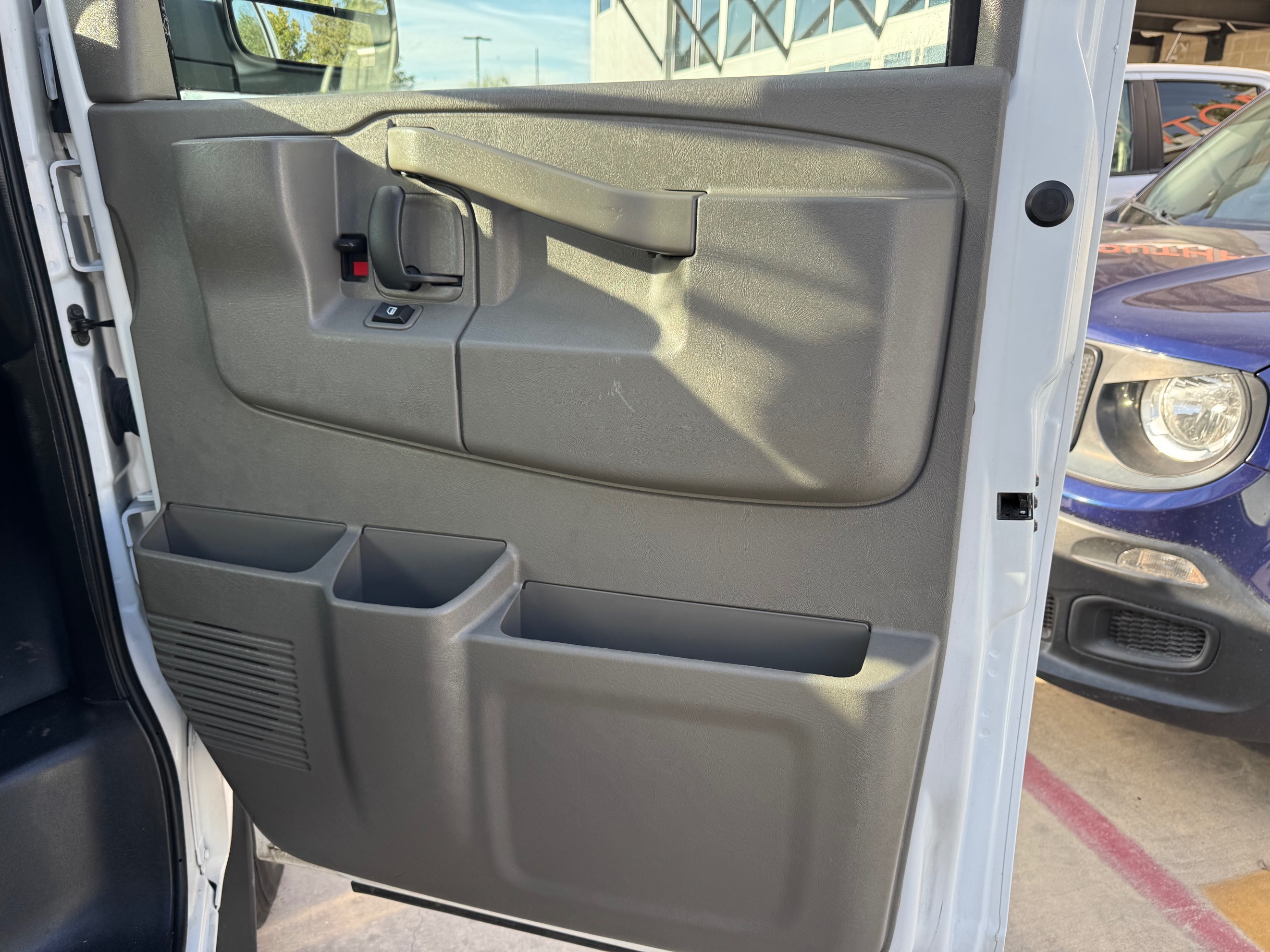 2023 Chevrolet Express Cargo Work Van - Photo 19