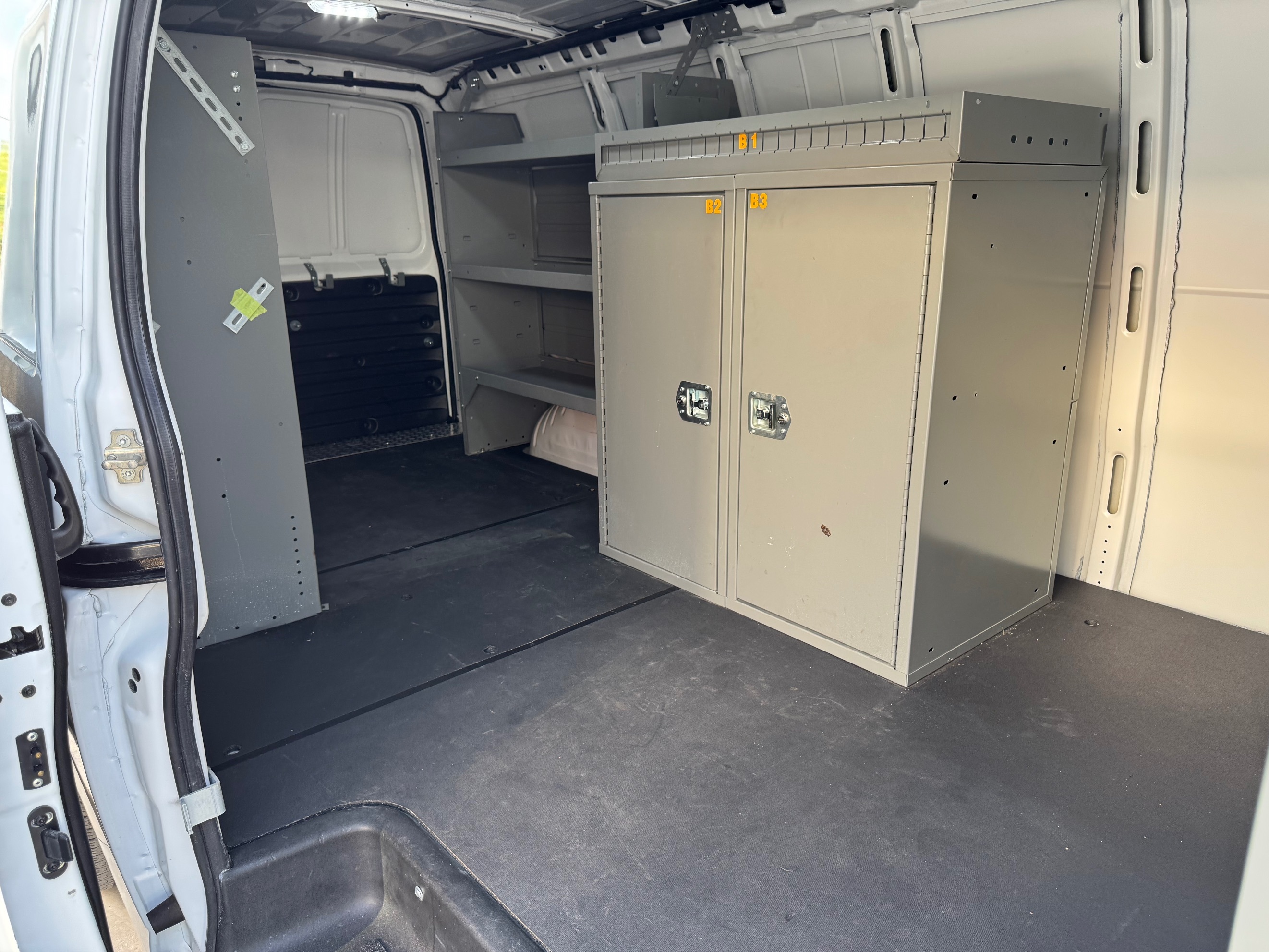 2023 Chevrolet Express Cargo Work Van - Photo 23