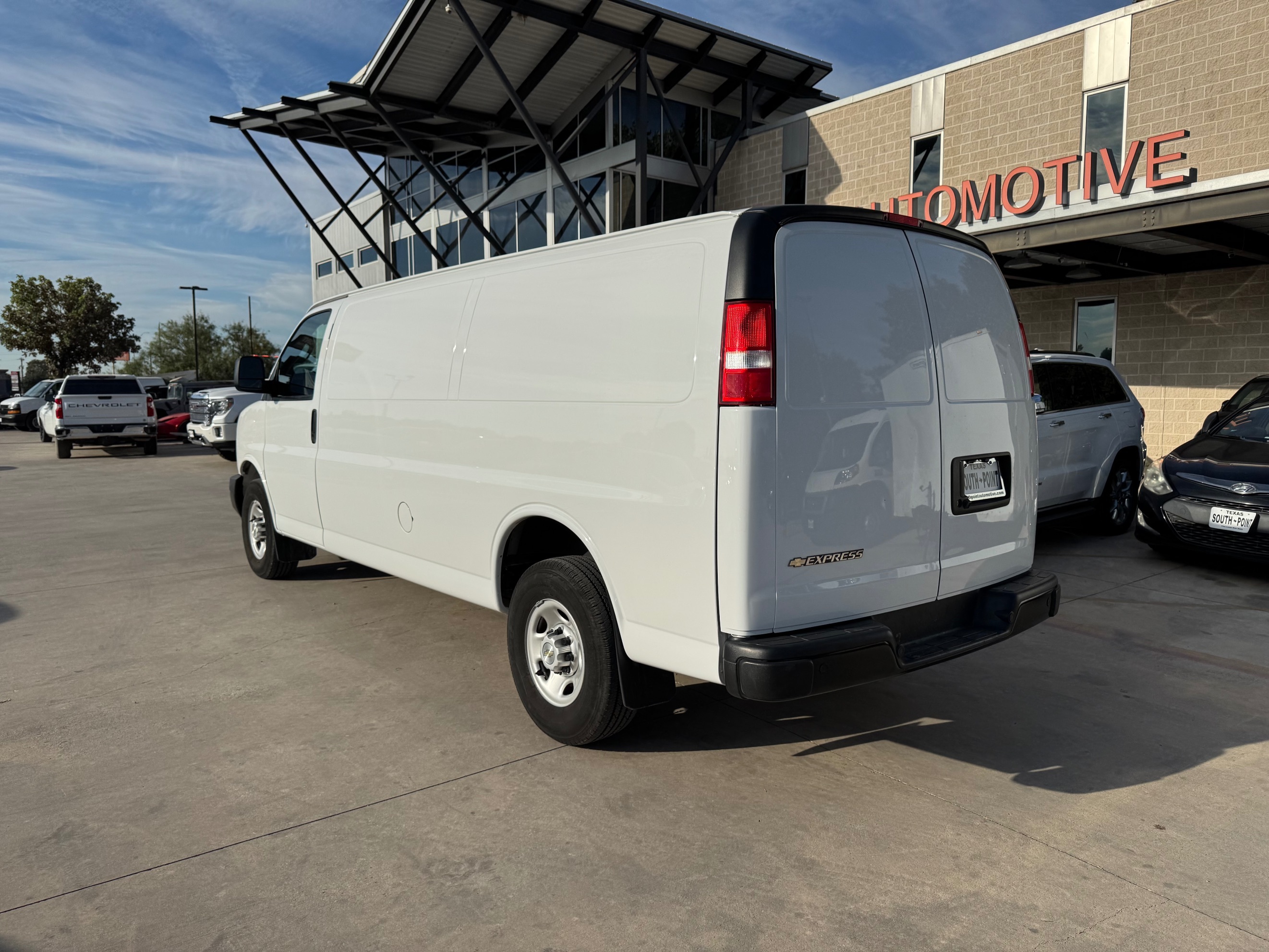 2023 Chevrolet Express Cargo Work Van - Photo 4