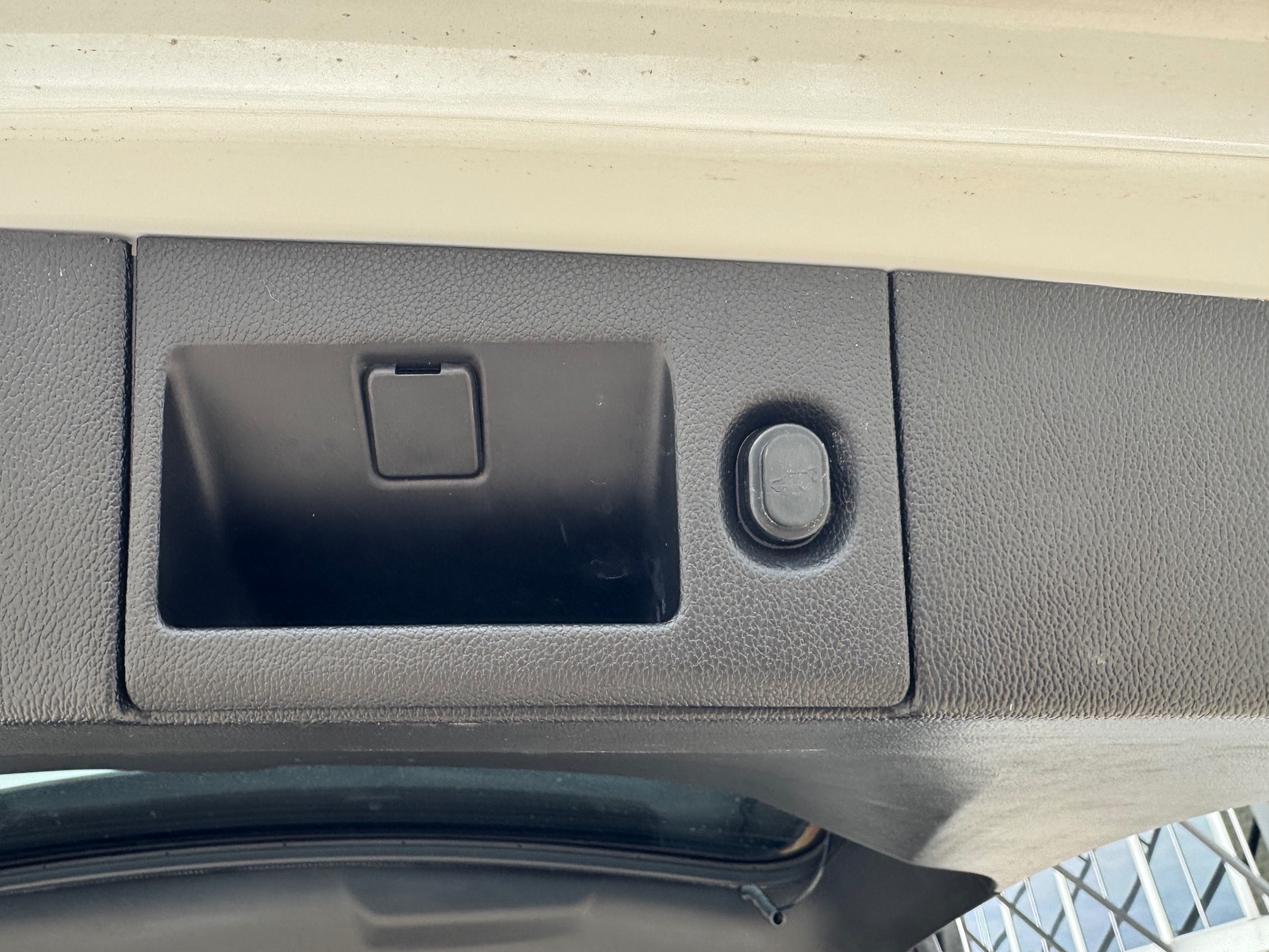 2016 Chevrolet Tahoe LT - Photo 44