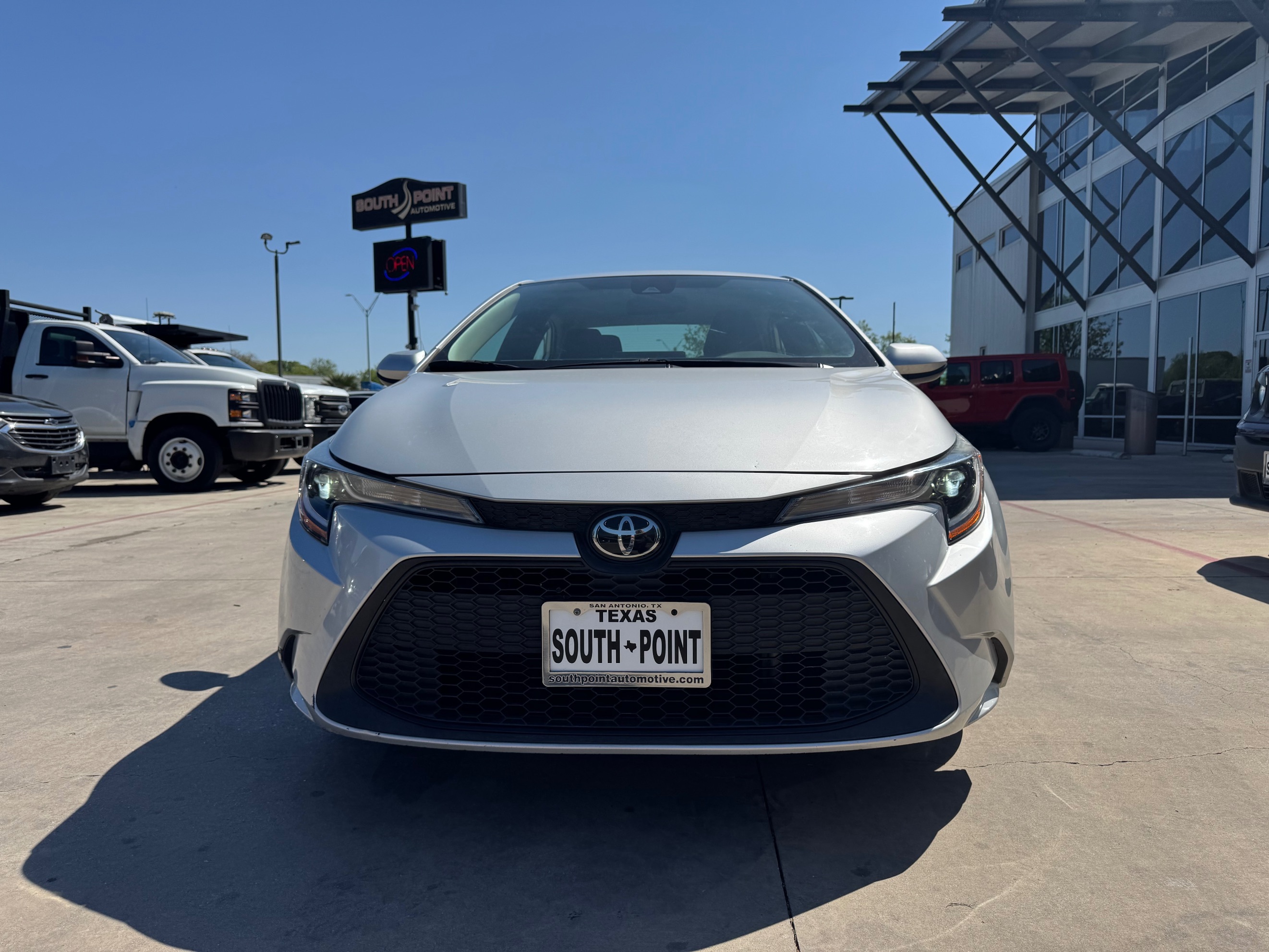 2022 Toyota Corolla LE - Photo 2