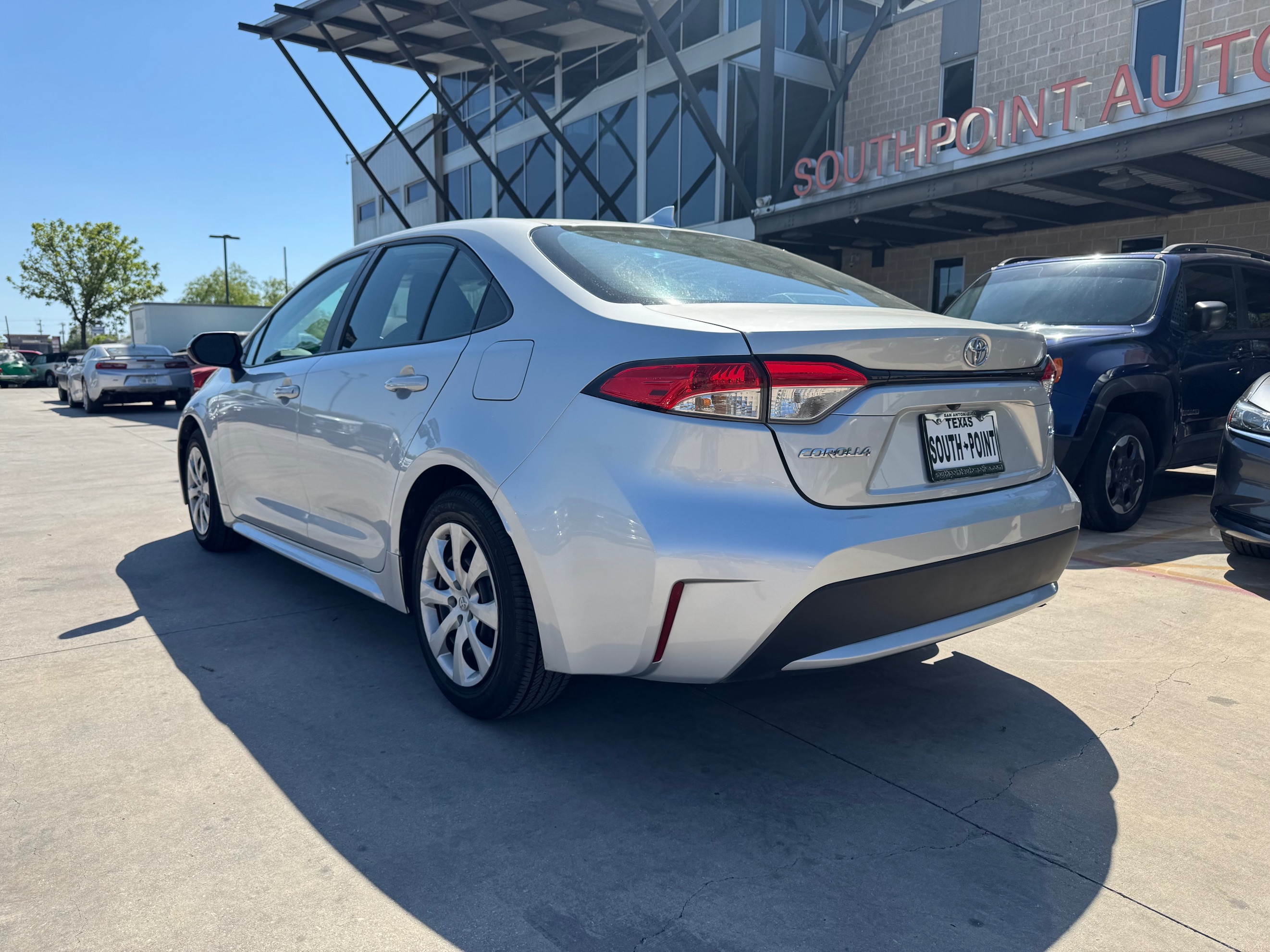 2022 Toyota Corolla LE - Photo 4