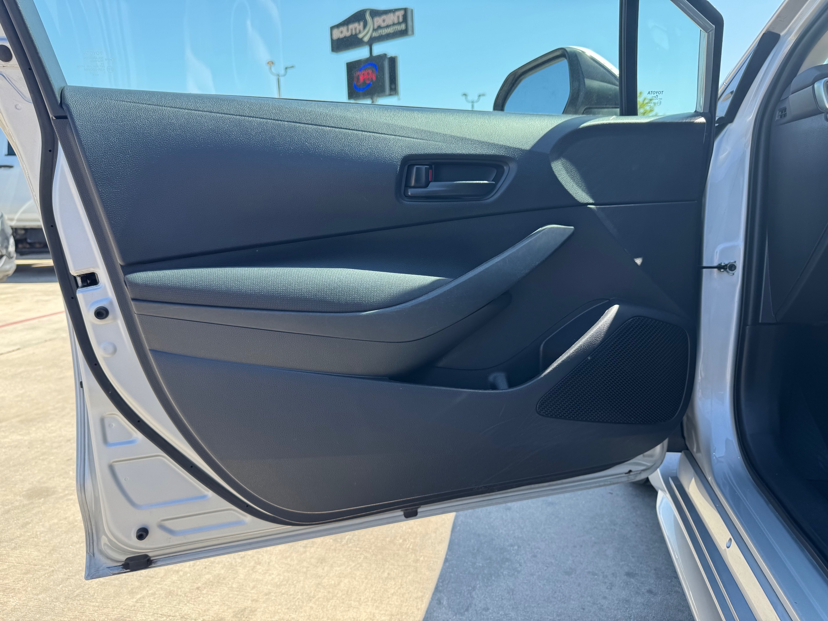 2022 Toyota Corolla LE - Photo 11