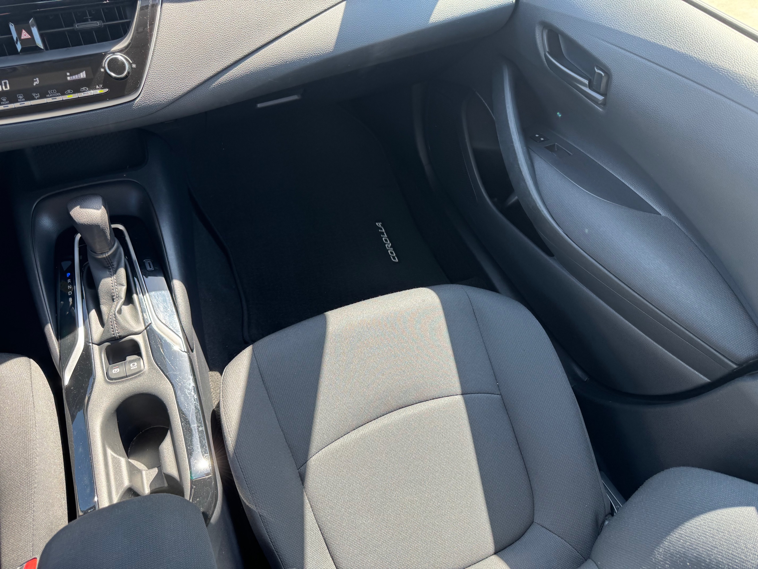 2022 Toyota Corolla LE - Photo 24