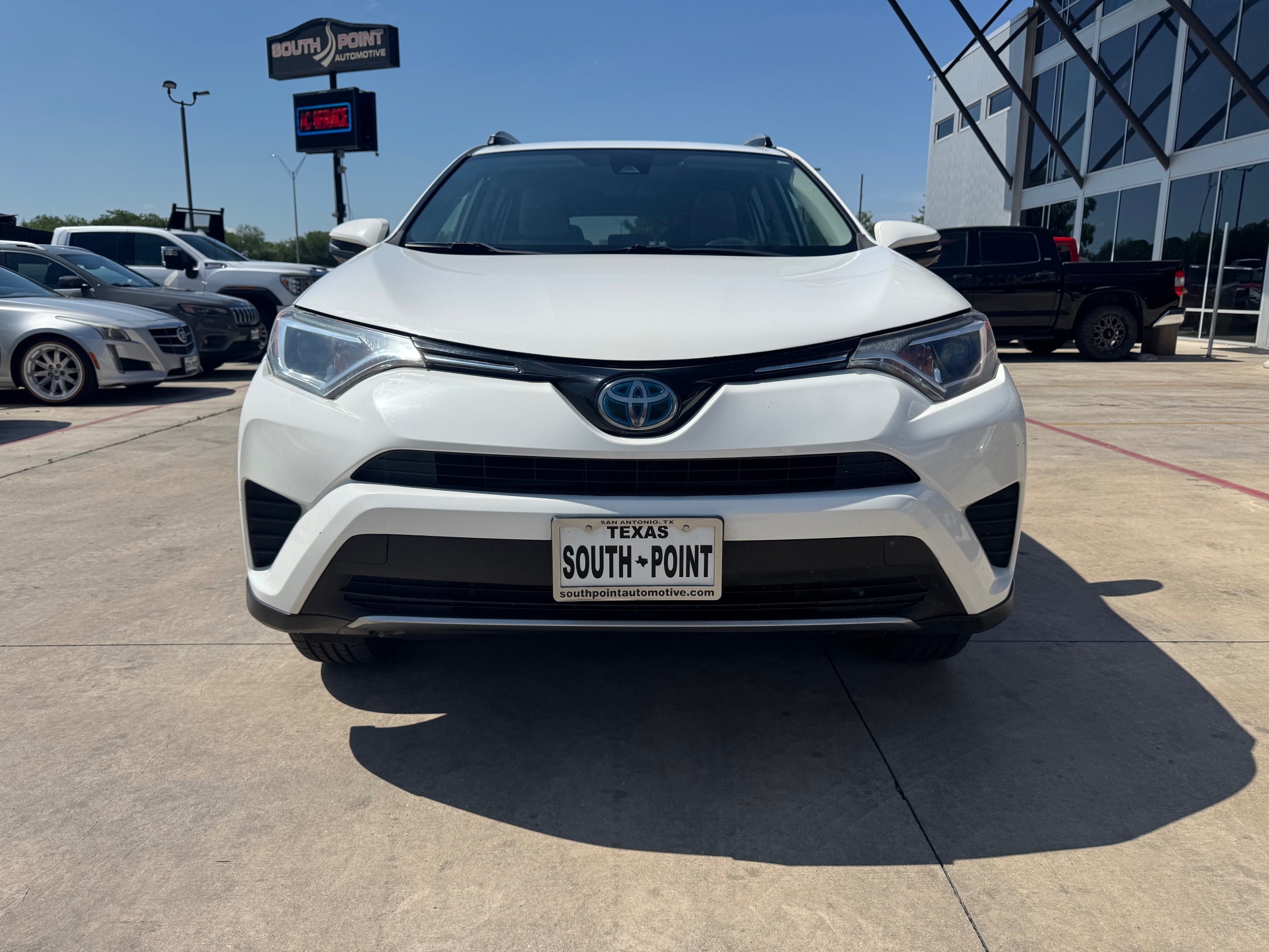 Toyota RAV4 photo 2