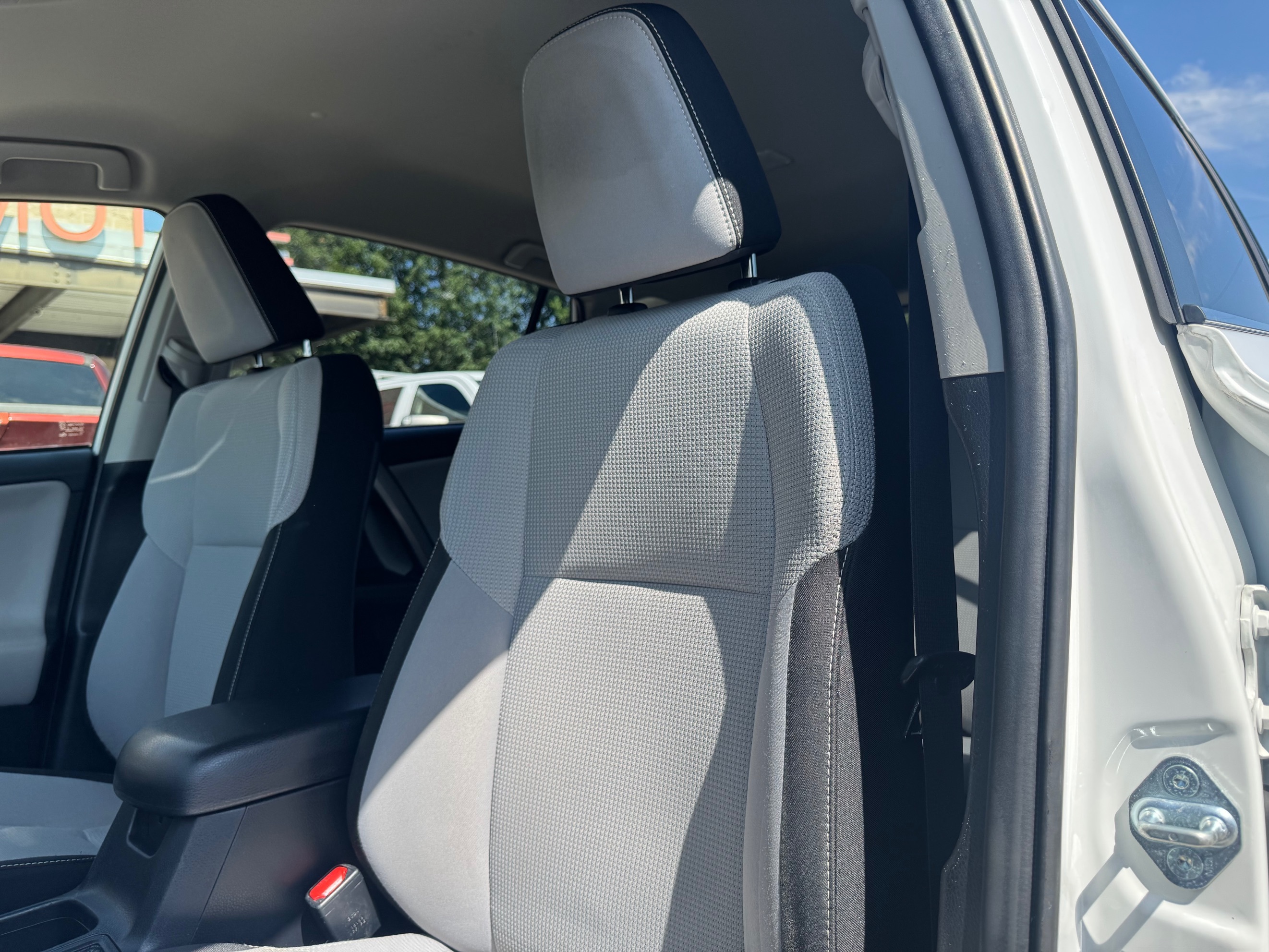 Toyota RAV4 photo 13