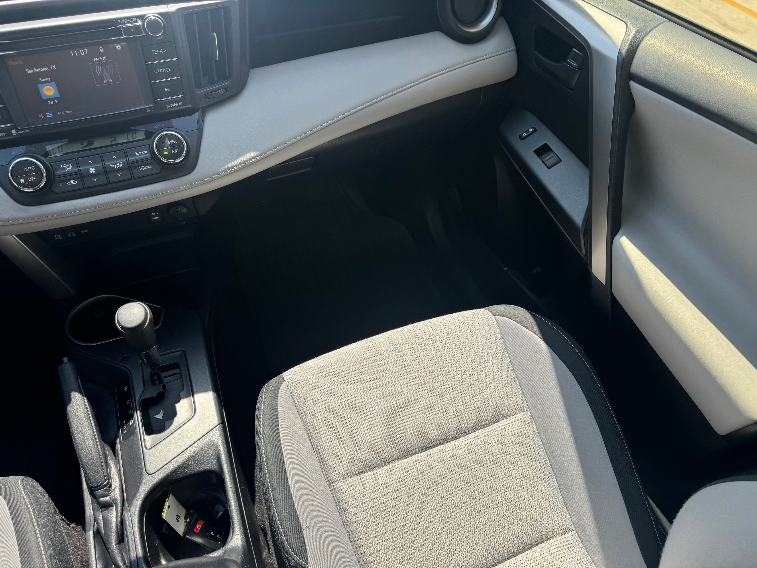 Toyota RAV4 photo 24