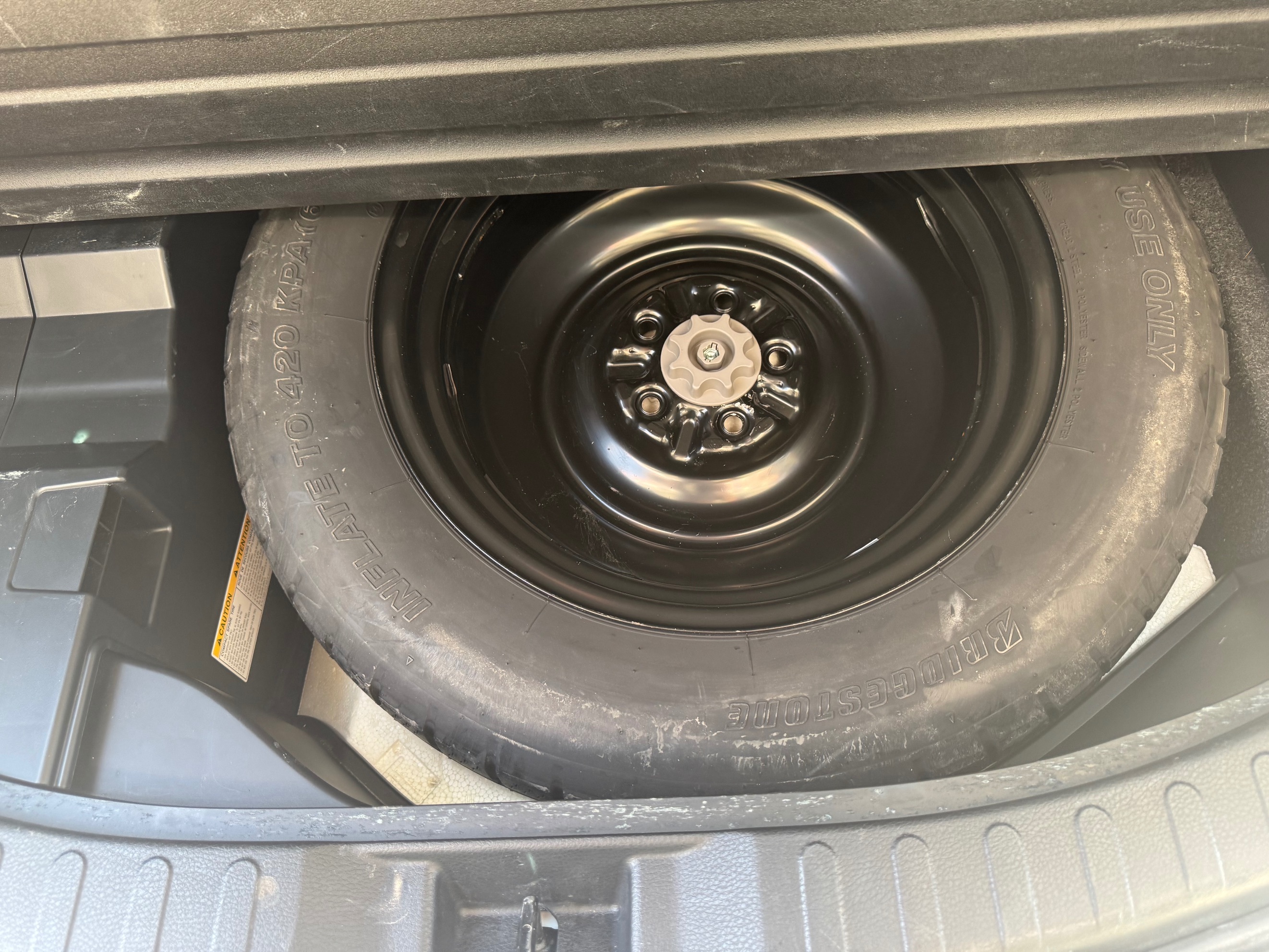 2018 Toyota RAV4 LE - Photo 33