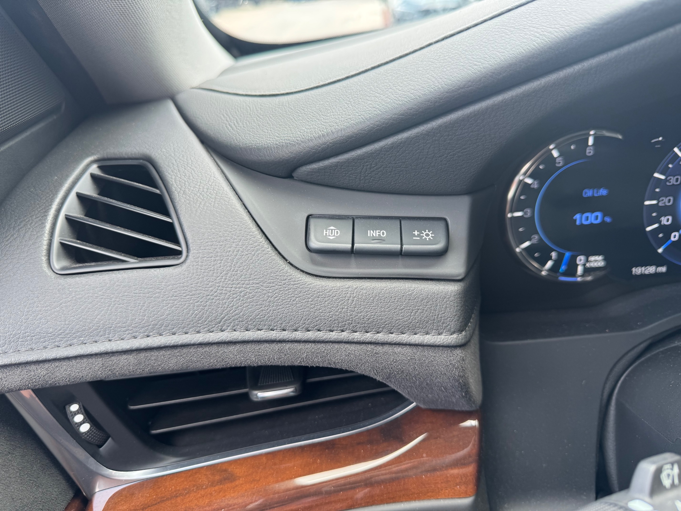 Cadillac Escalade photo 19