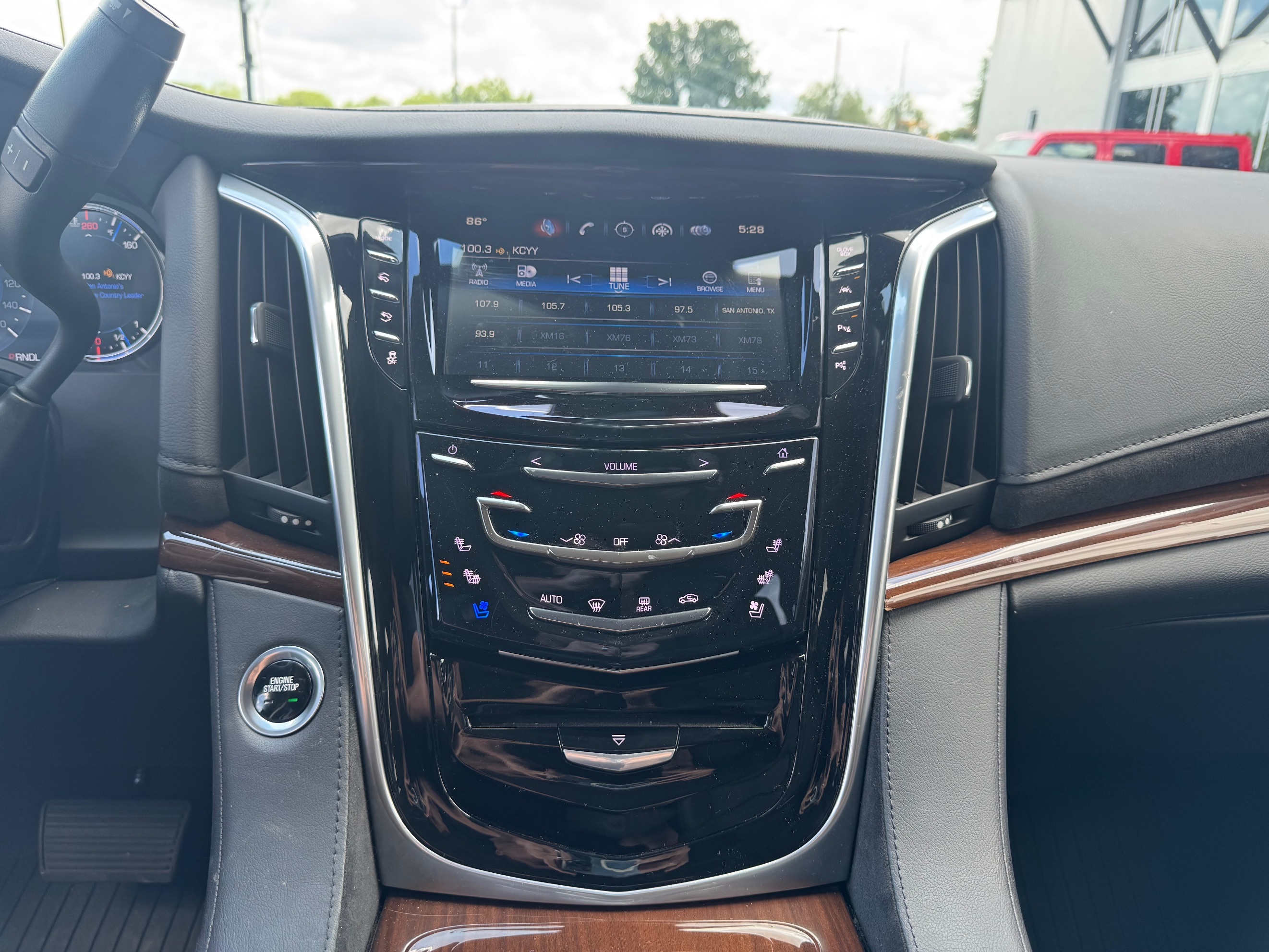 Cadillac Escalade photo 22