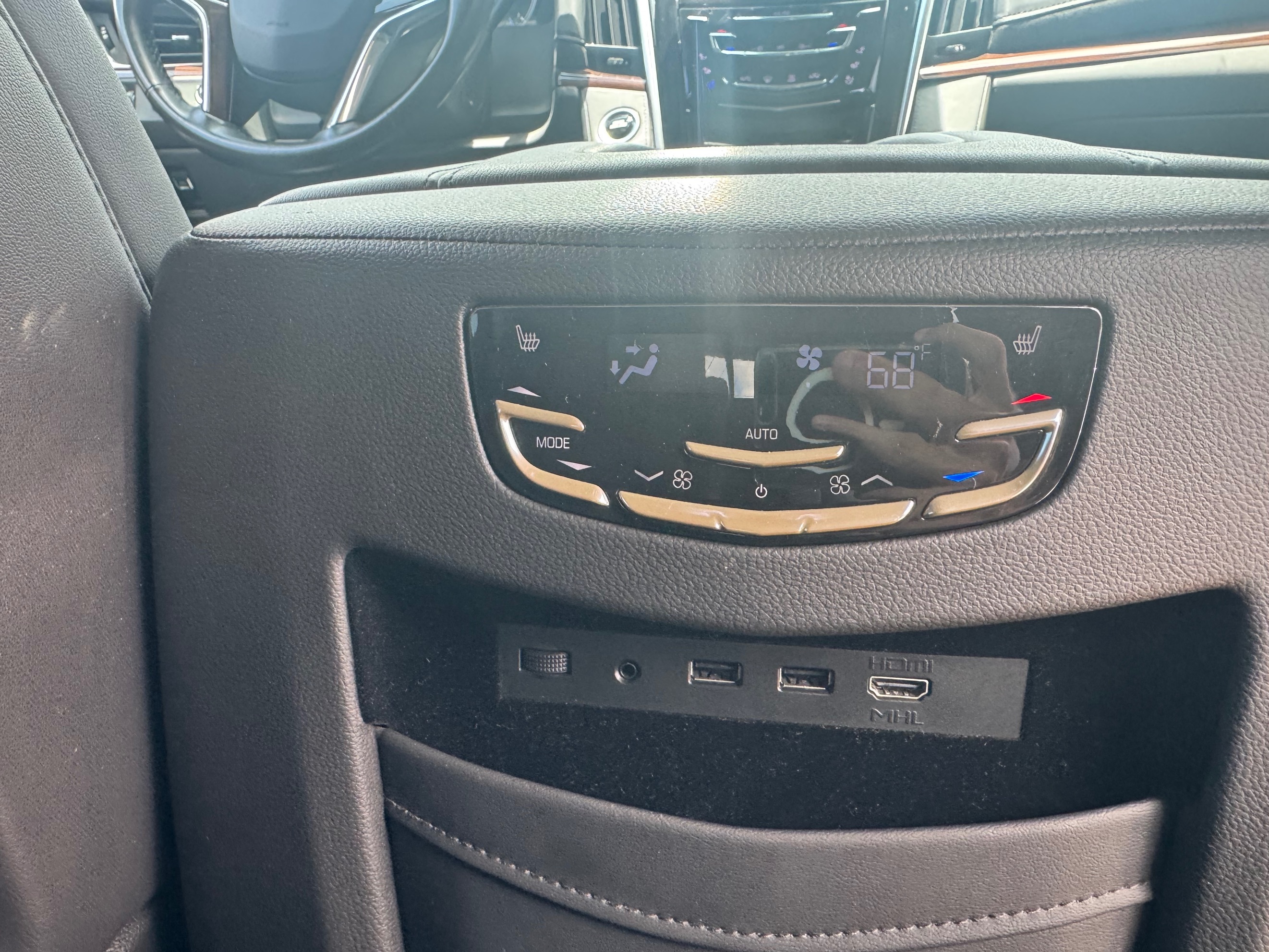 Cadillac Escalade photo 36