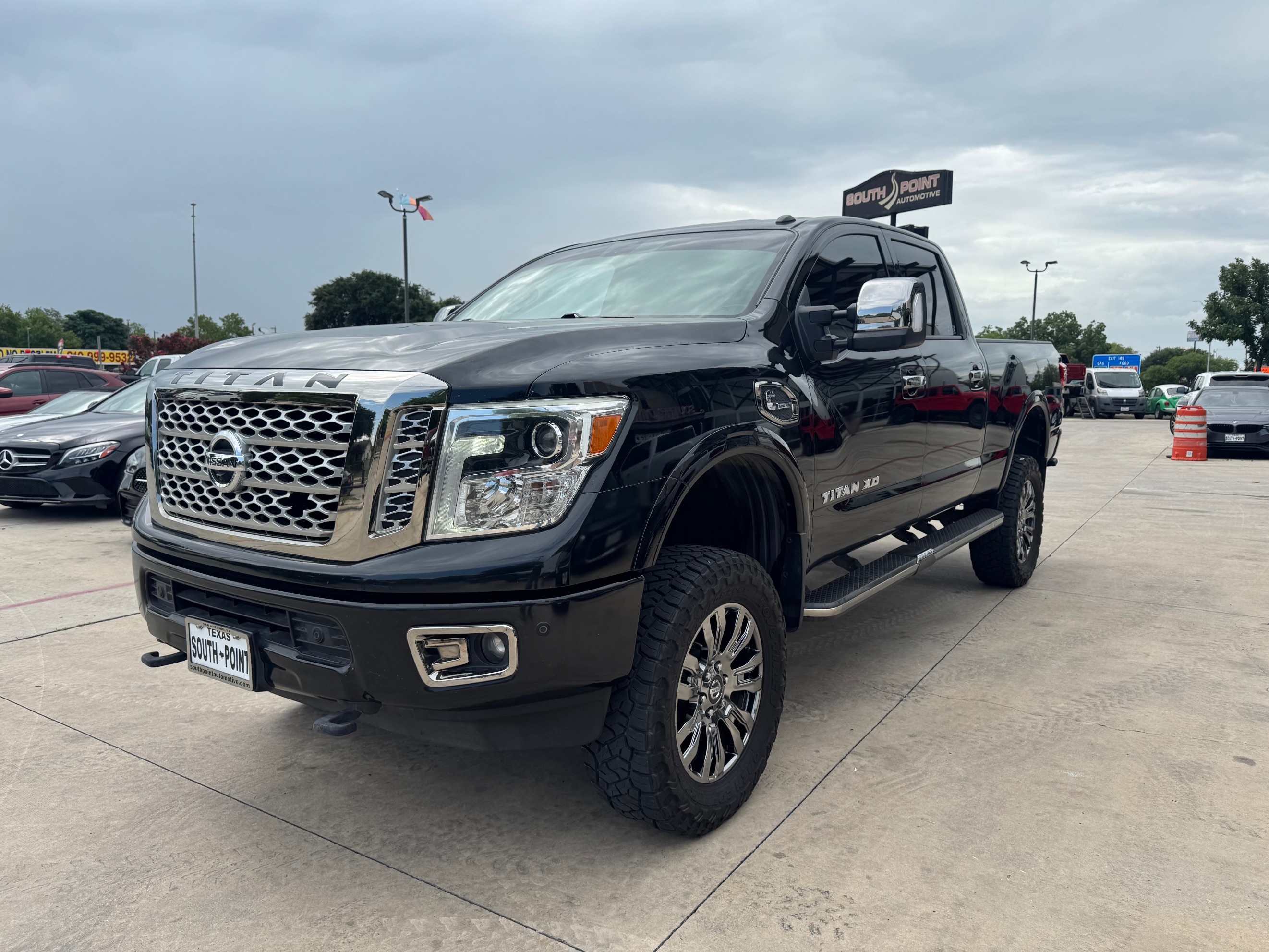 Nissan Titan photo 3