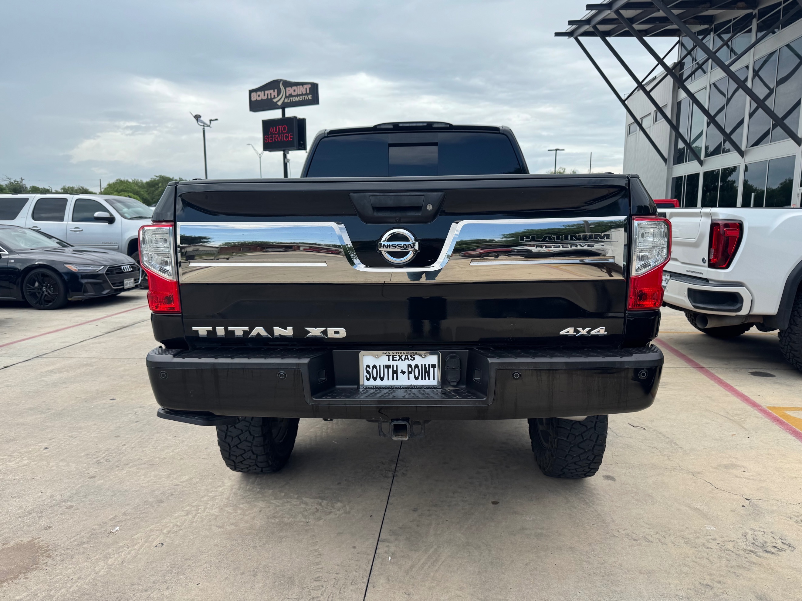 Nissan Titan photo 5