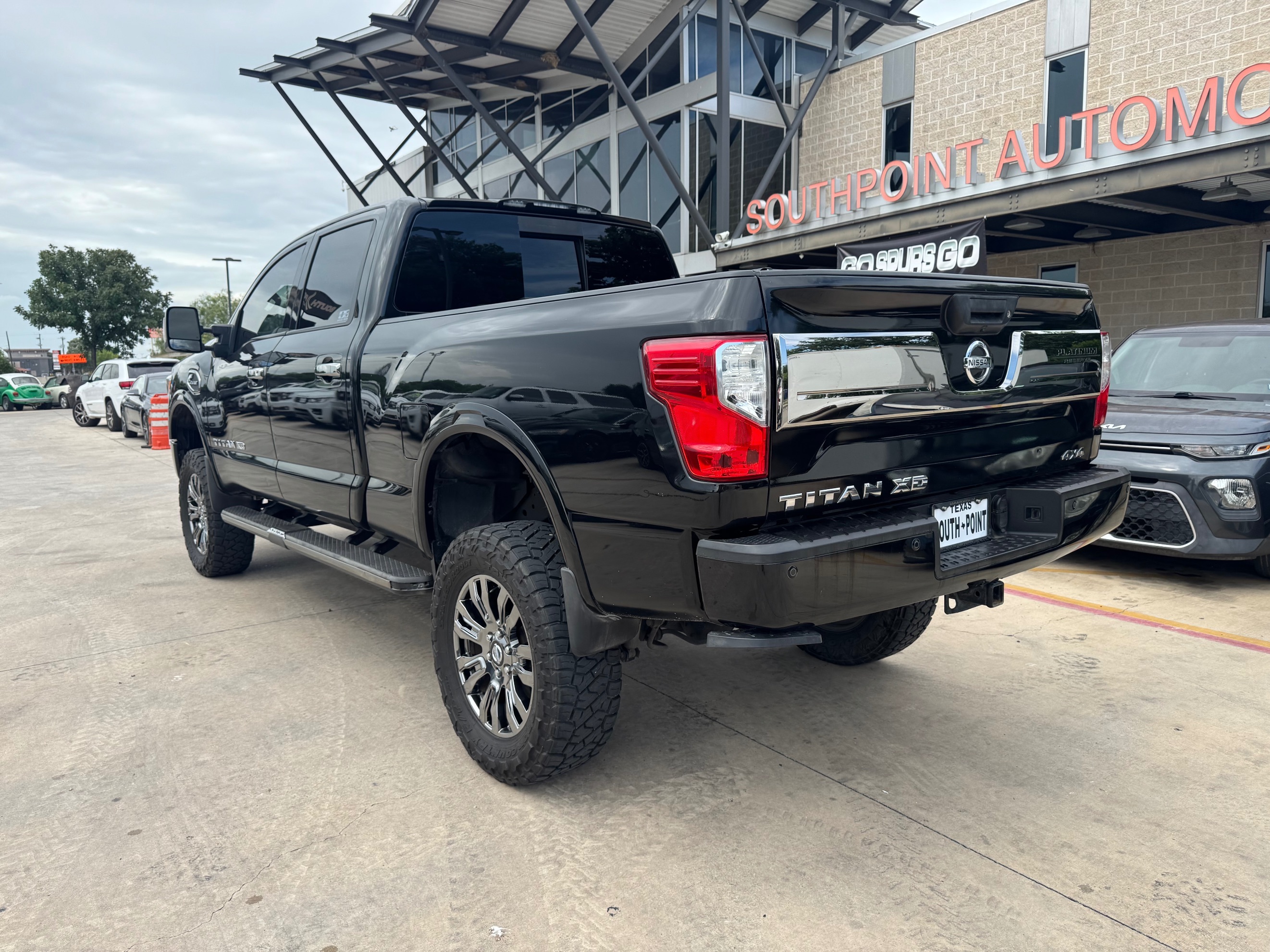 Nissan Titan photo 4