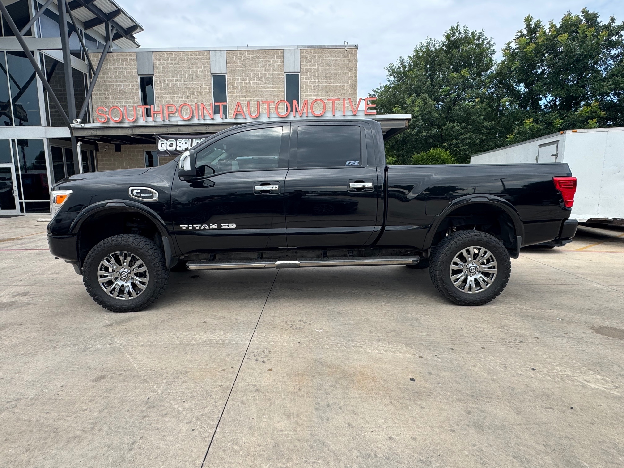 Nissan Titan photo 8