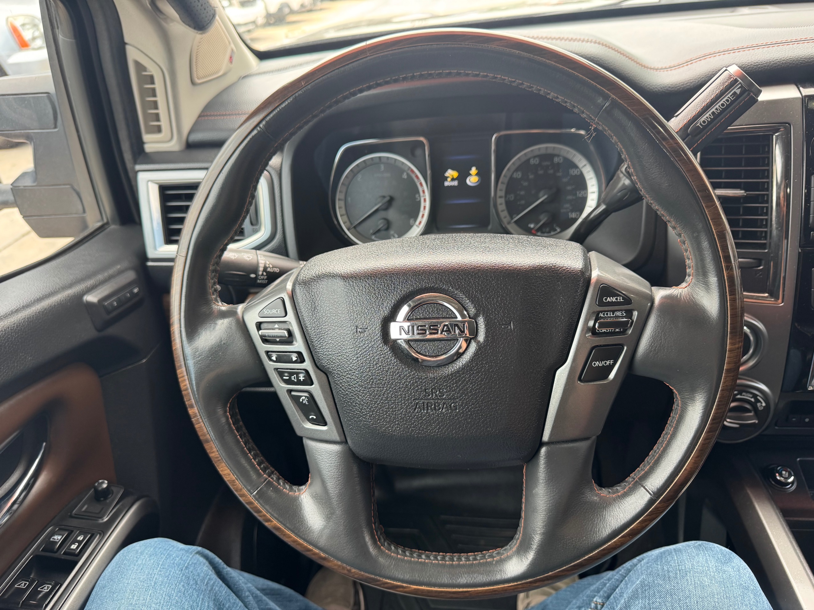 Nissan Titan photo 24