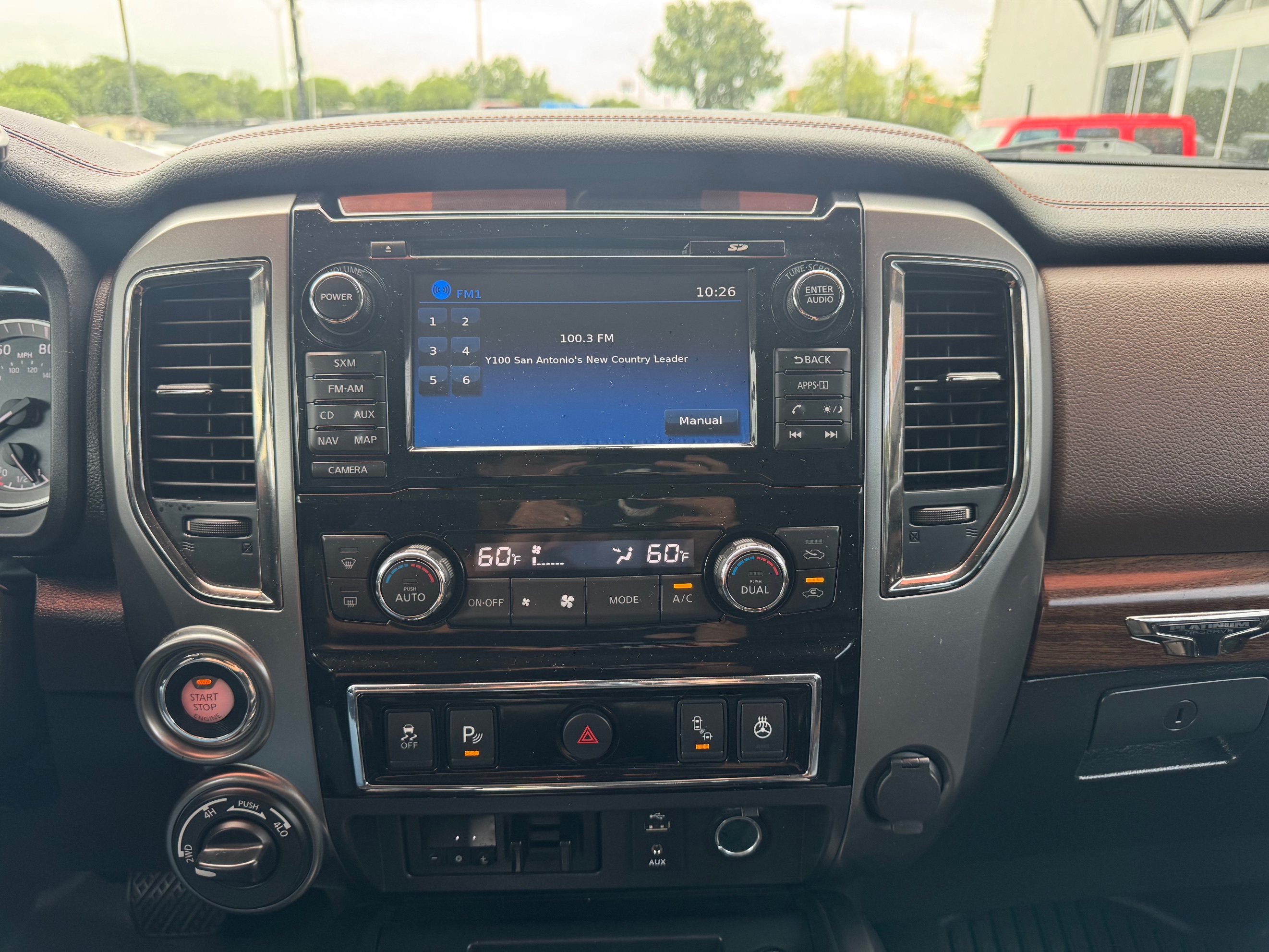 Nissan Titan photo 25