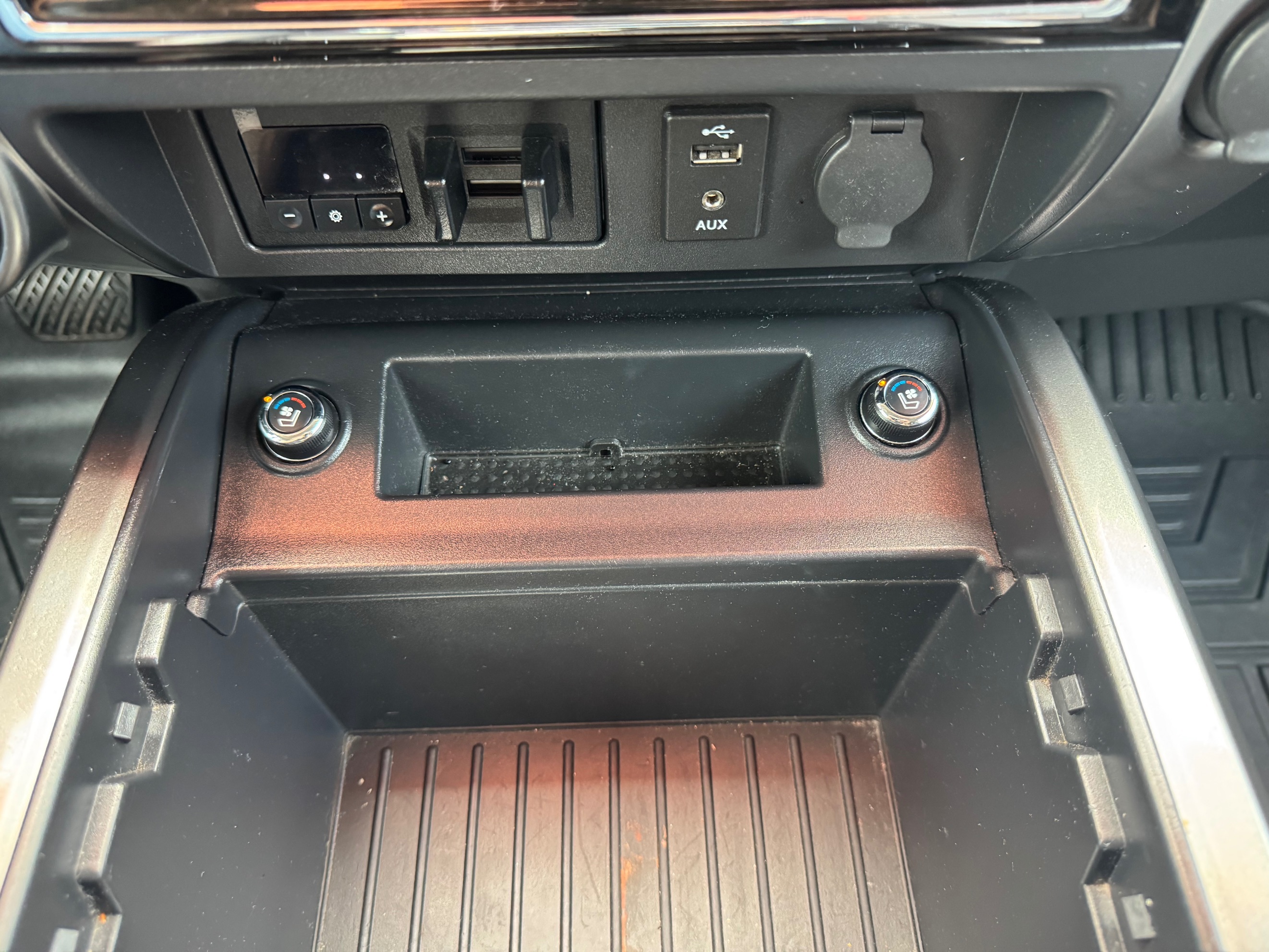 Nissan Titan photo 27