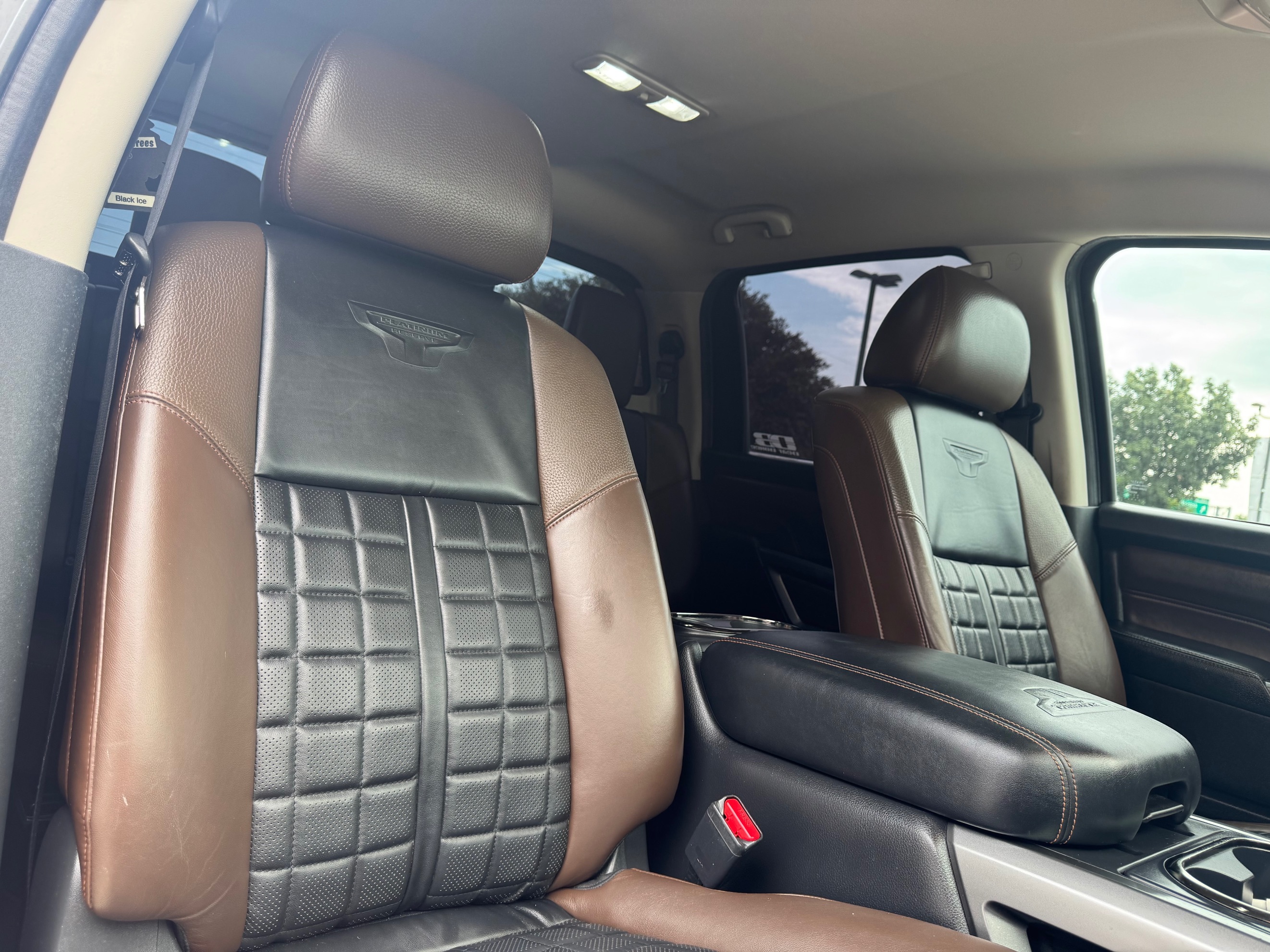 Nissan Titan photo 30