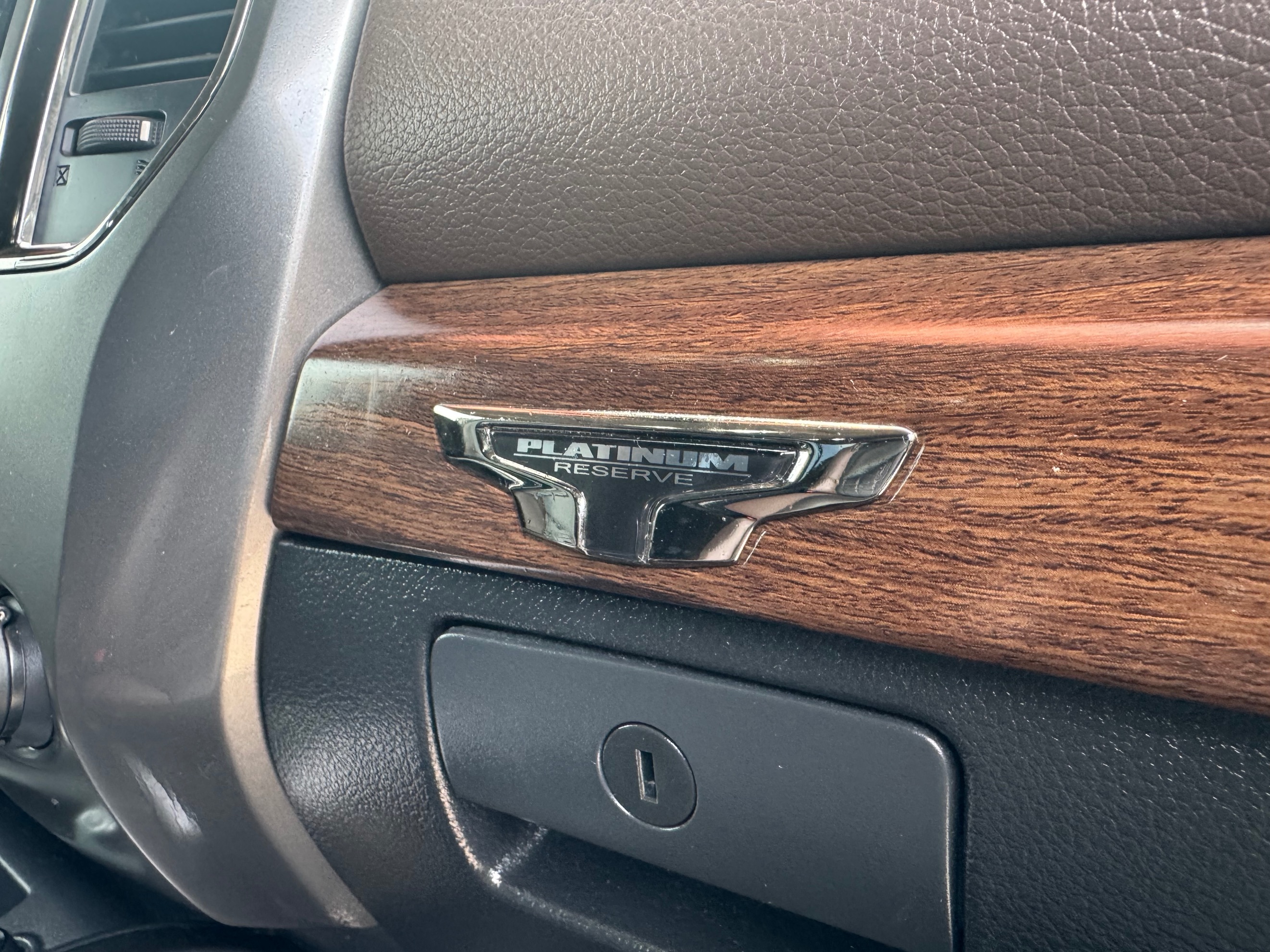 Nissan Titan photo 32