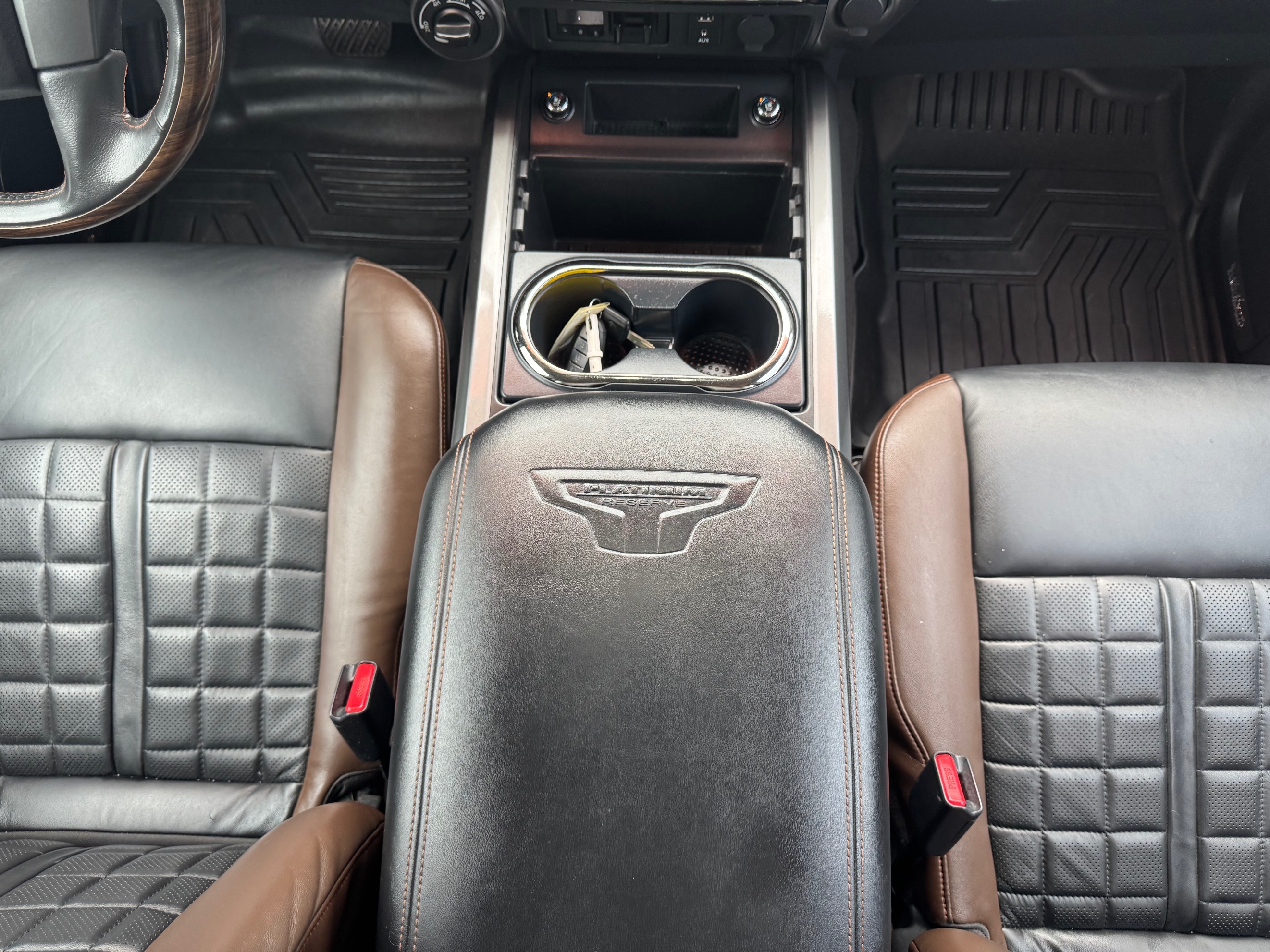 Nissan Titan photo 36